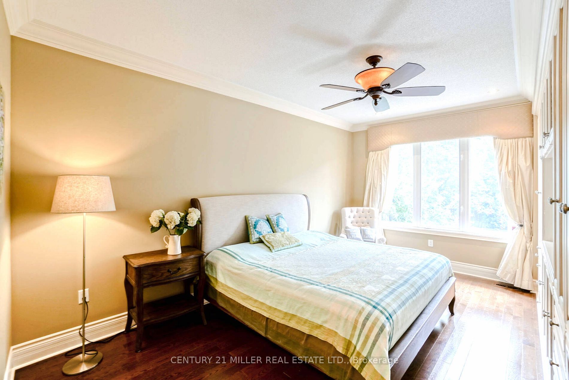3256 Epworth Cres
