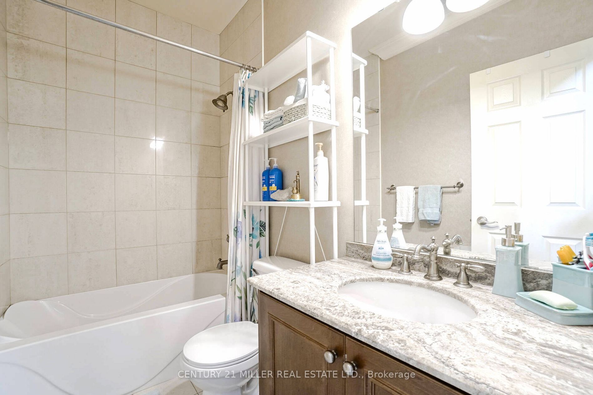 3256 Epworth Cres
