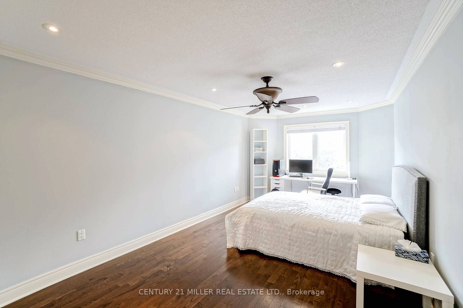 3256 Epworth Cres