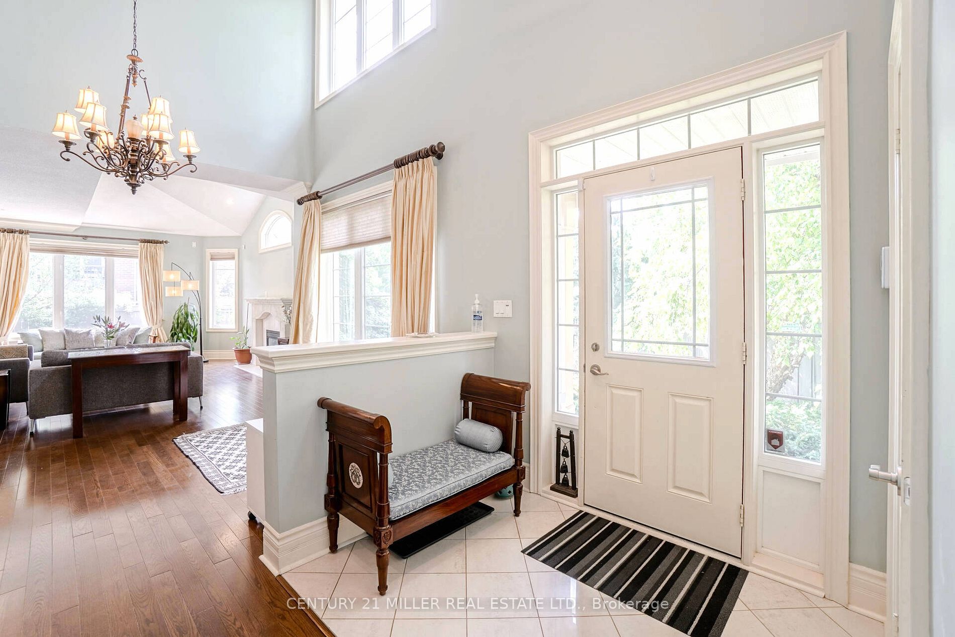 3256 Epworth Cres