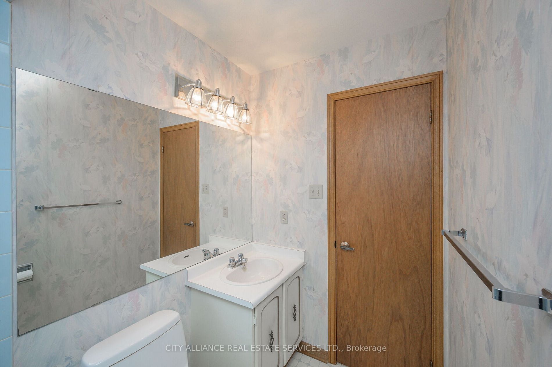 1130 Manor Road