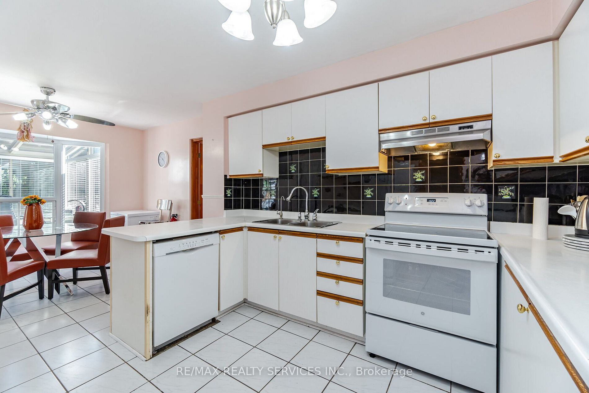 46 Lombardy Cres
