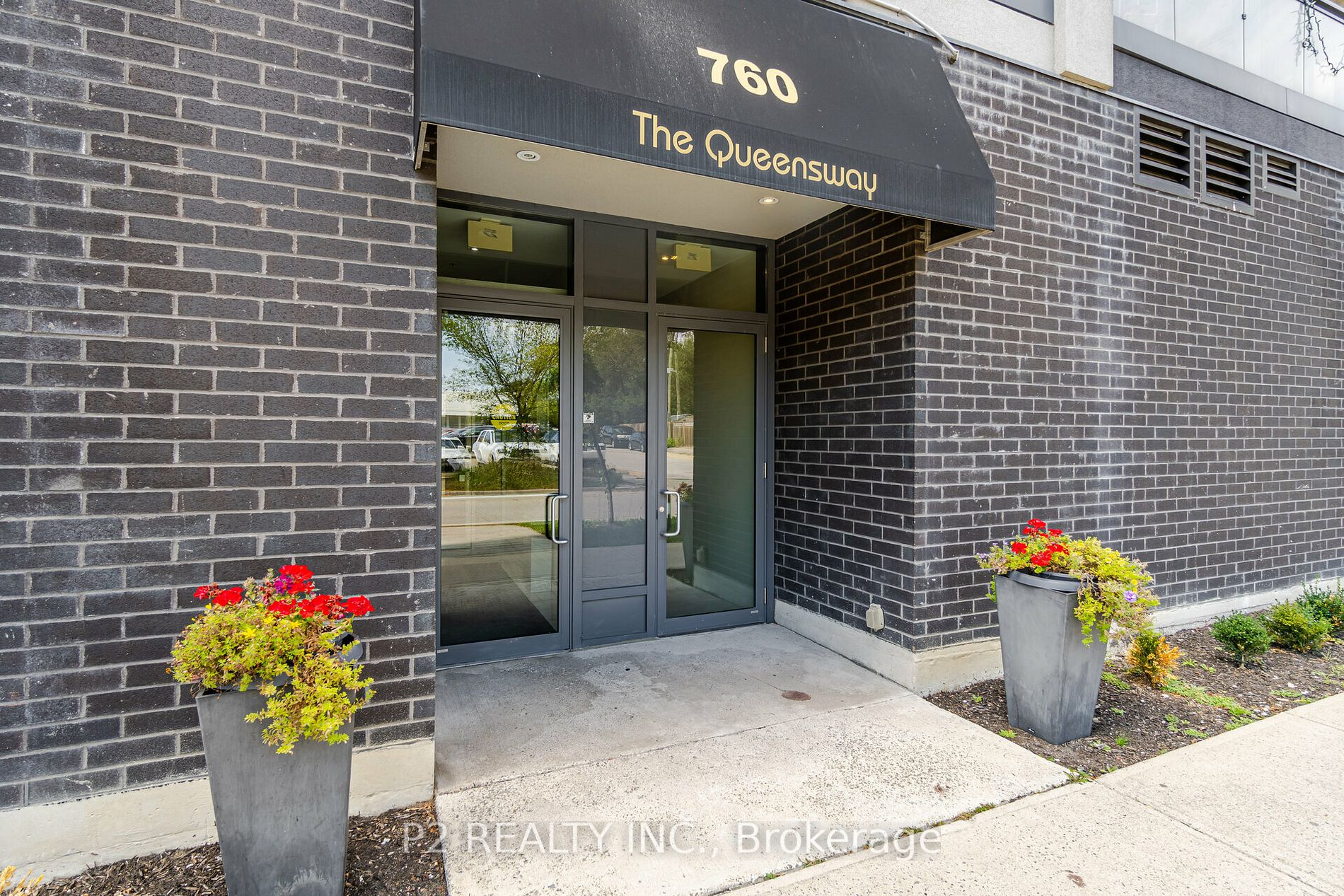 760 The Queensway N, #504