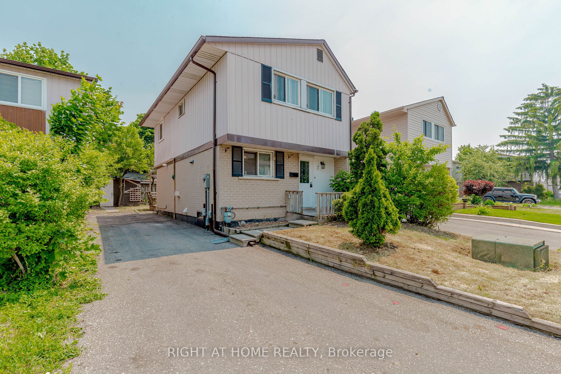 17 Hedley Crt