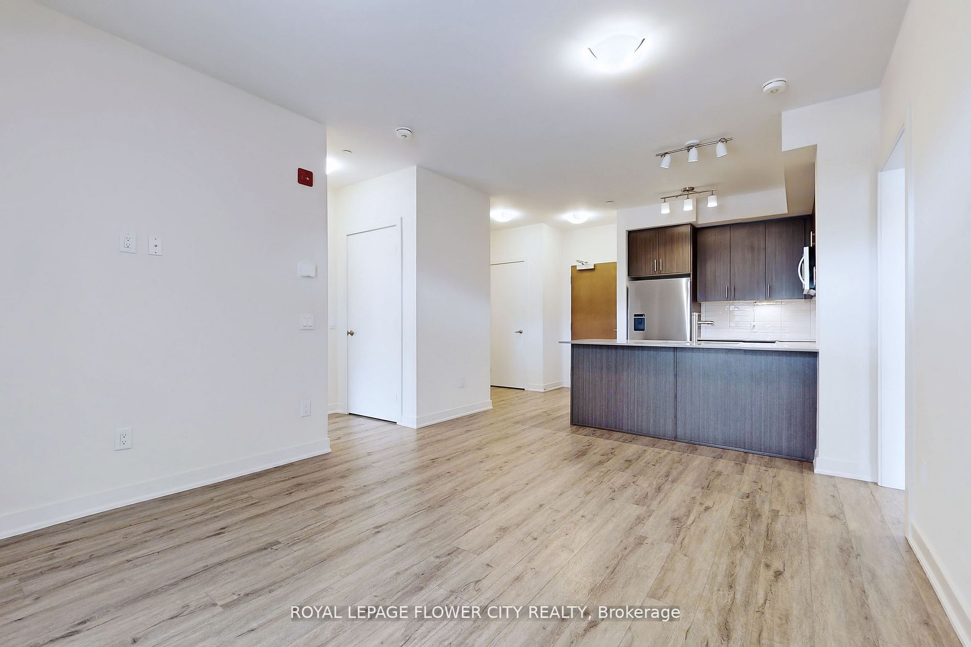 320 Plains Rd, #106