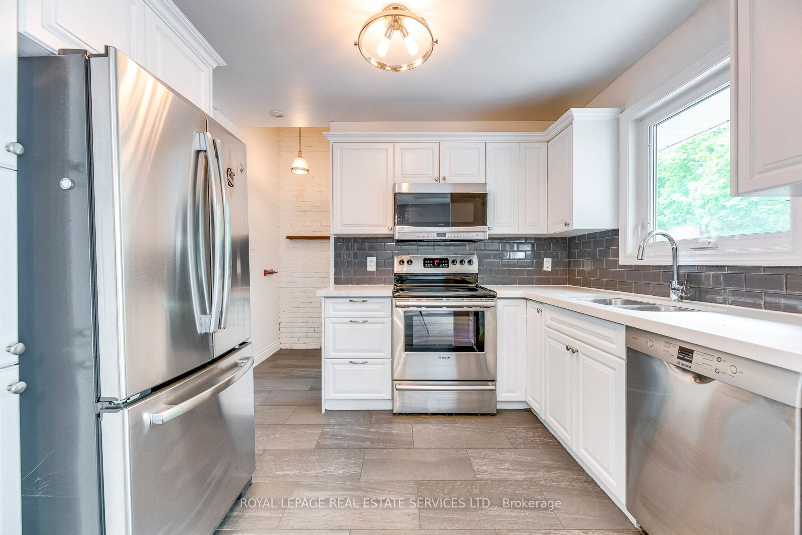 59 Mccraney Street W