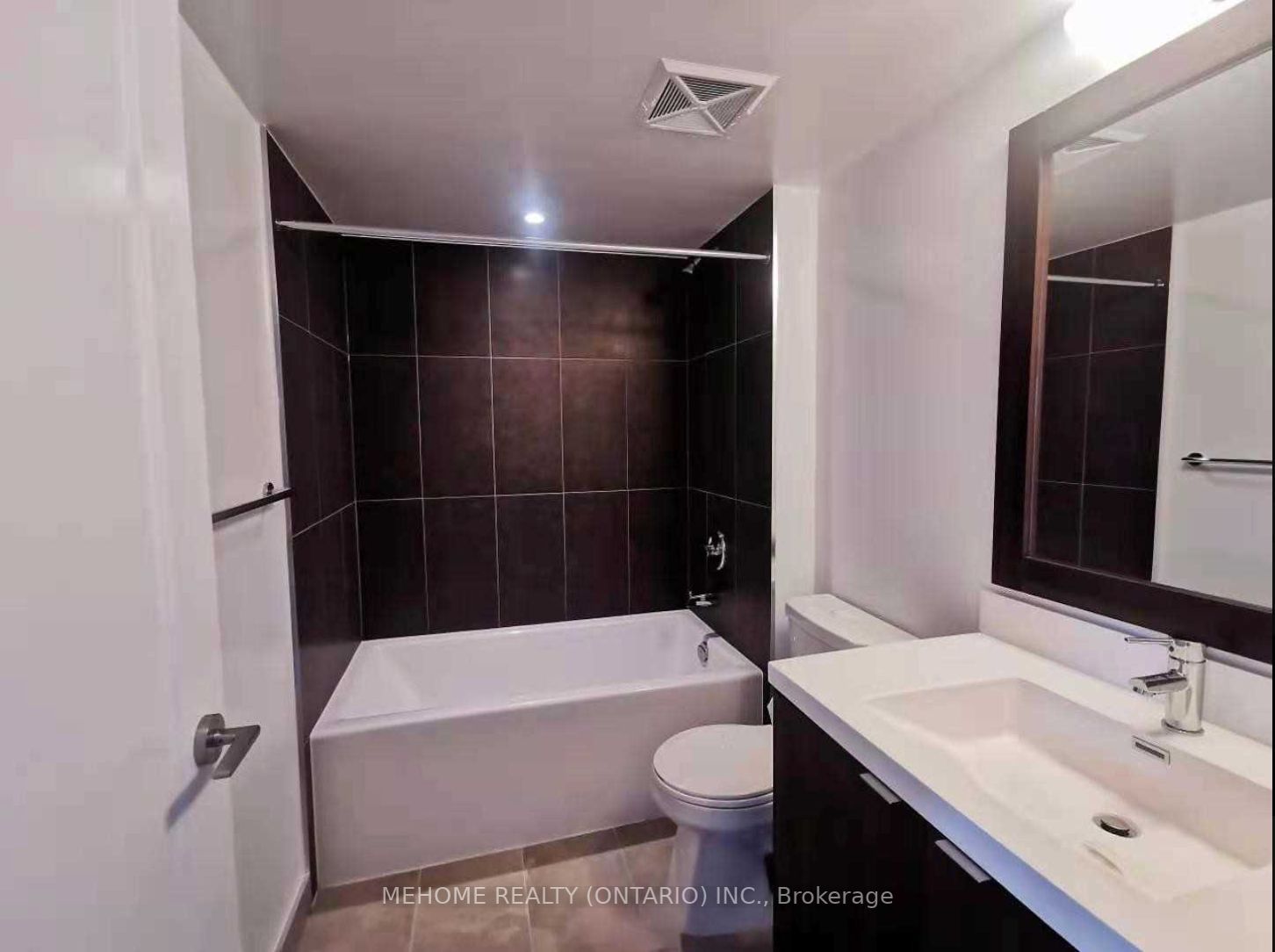 9 Mabelle Ave, #2526