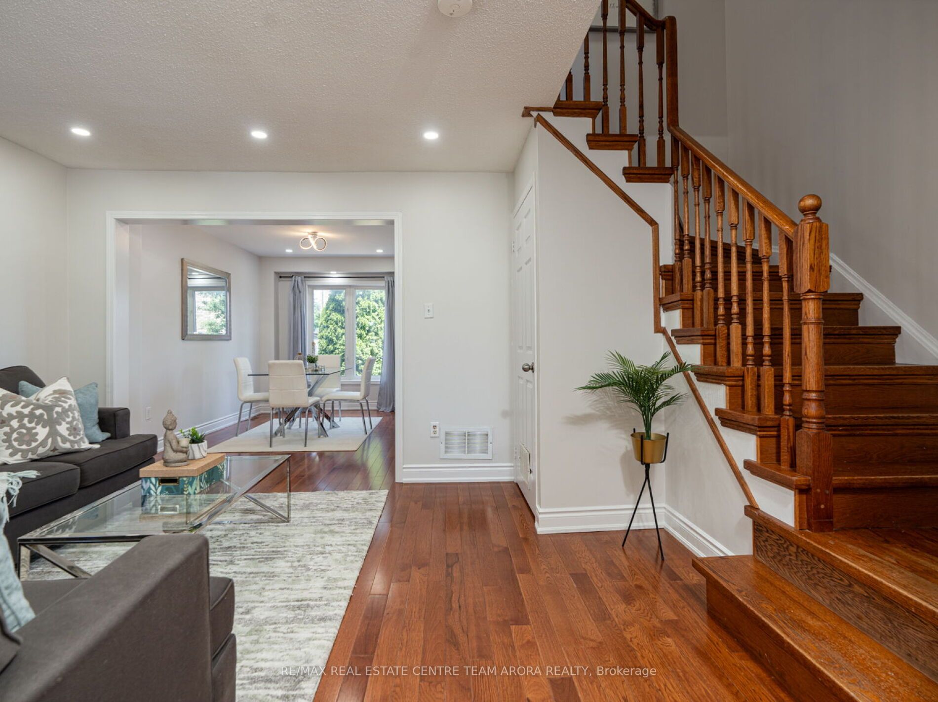 96 Summerdale Cres