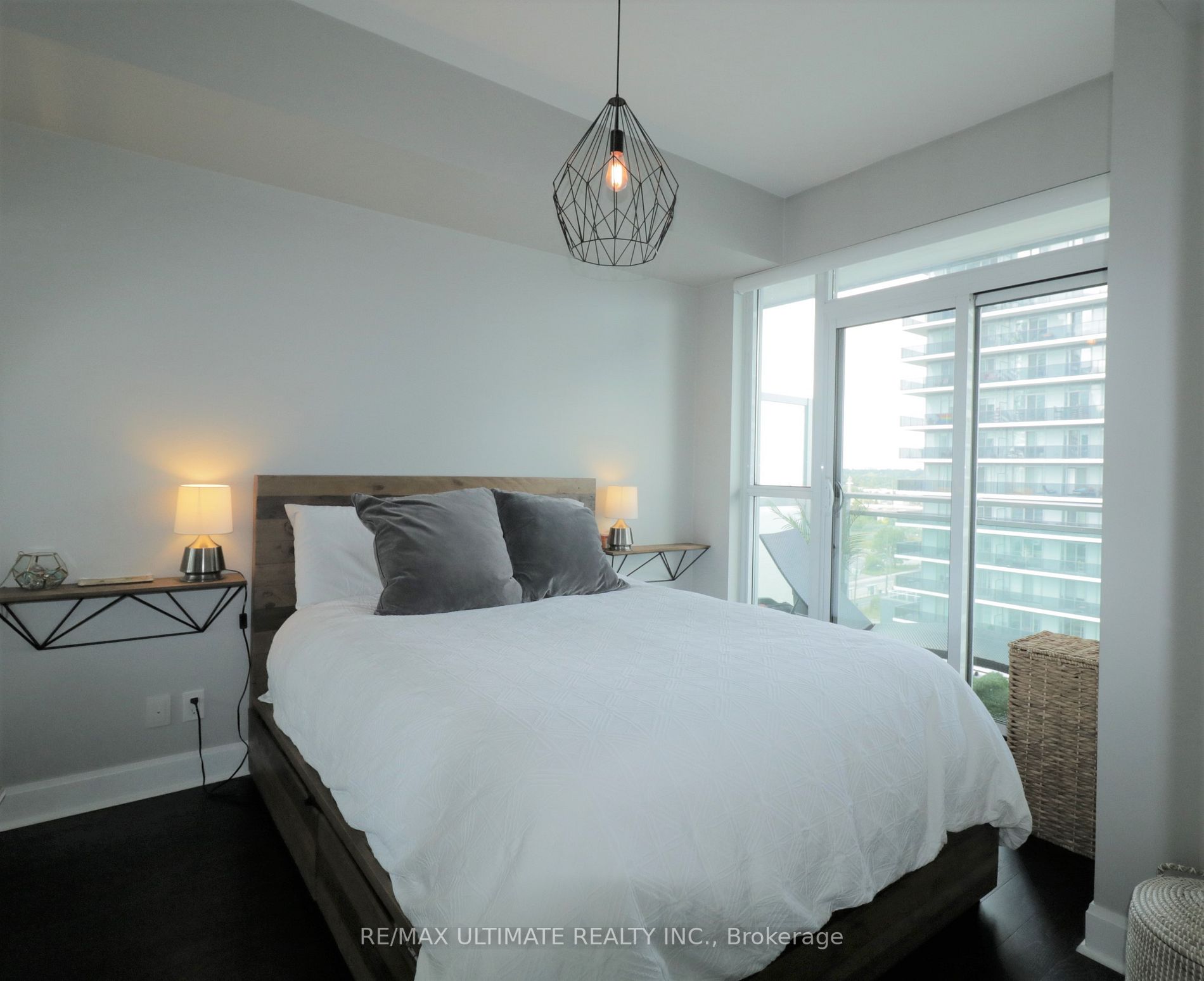 33 Shore Breeze Drive, #1008