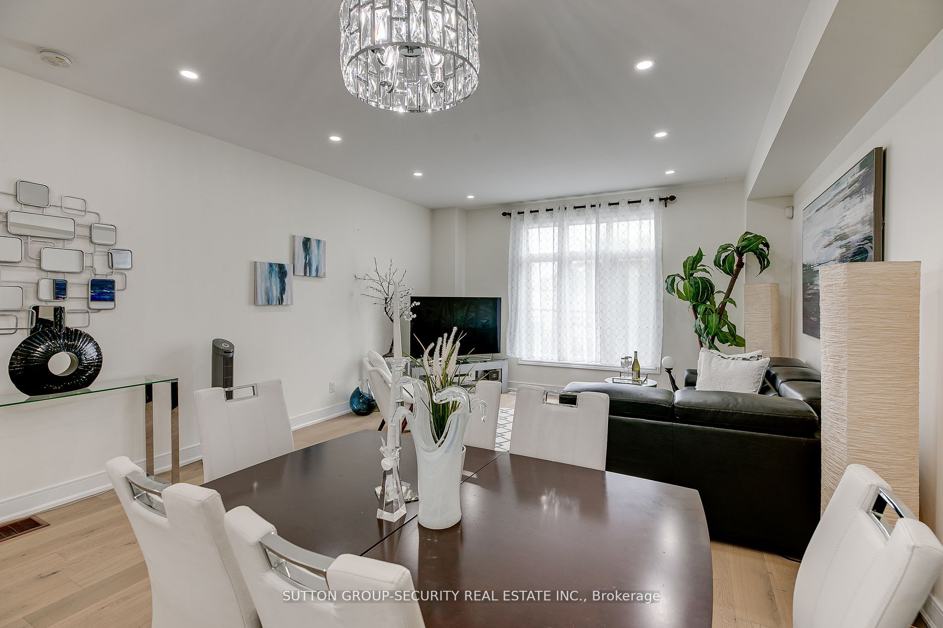 13 Bijou Walk