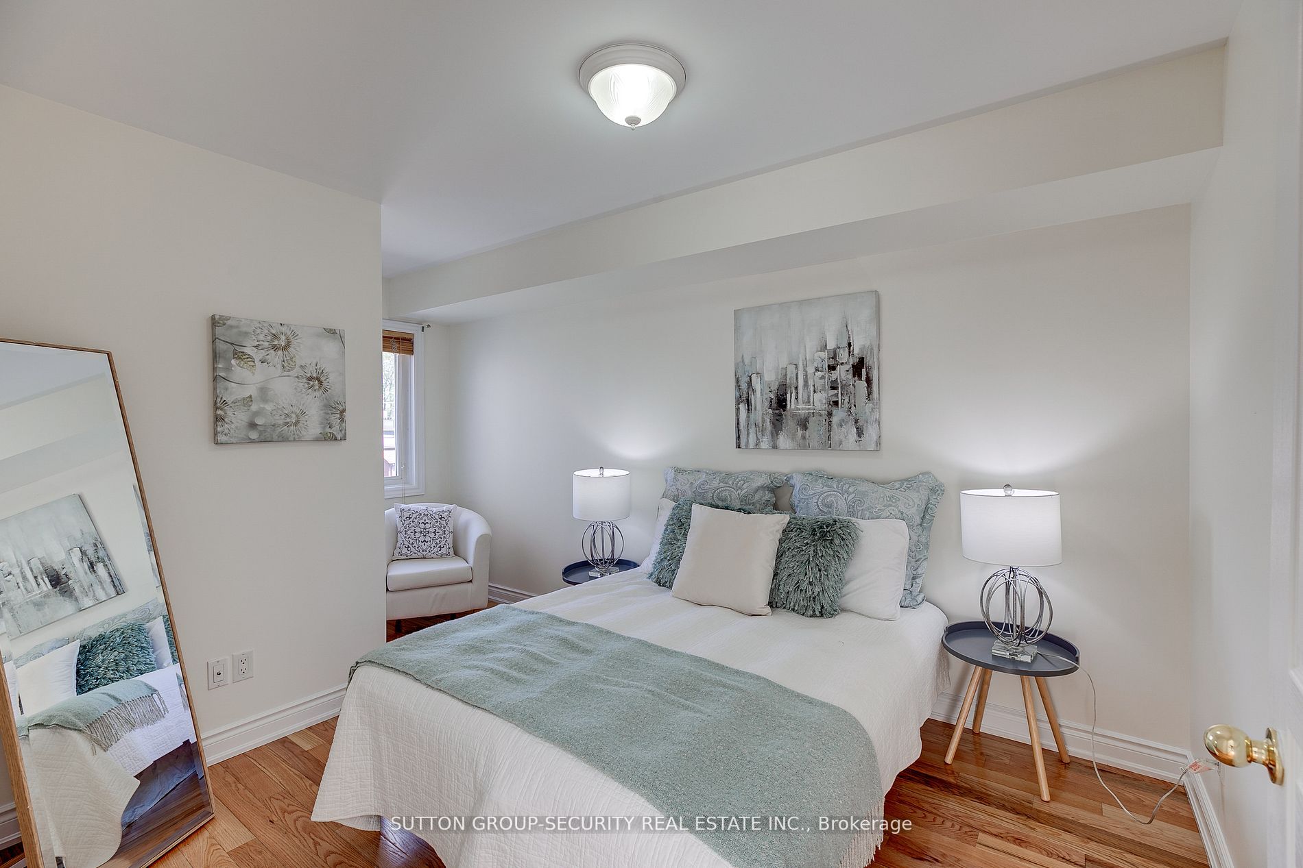 13 Bijou Walk