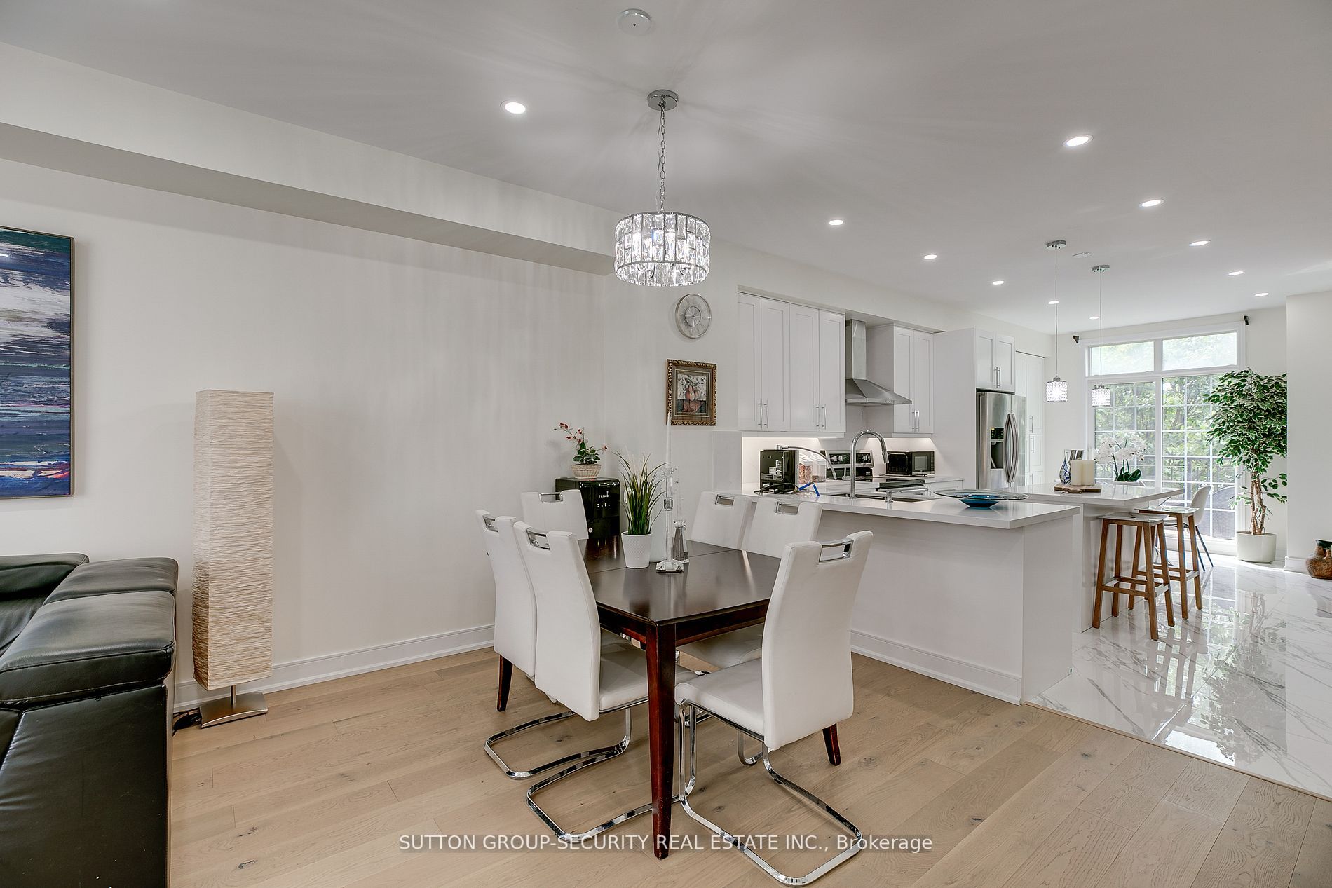 13 Bijou Walk