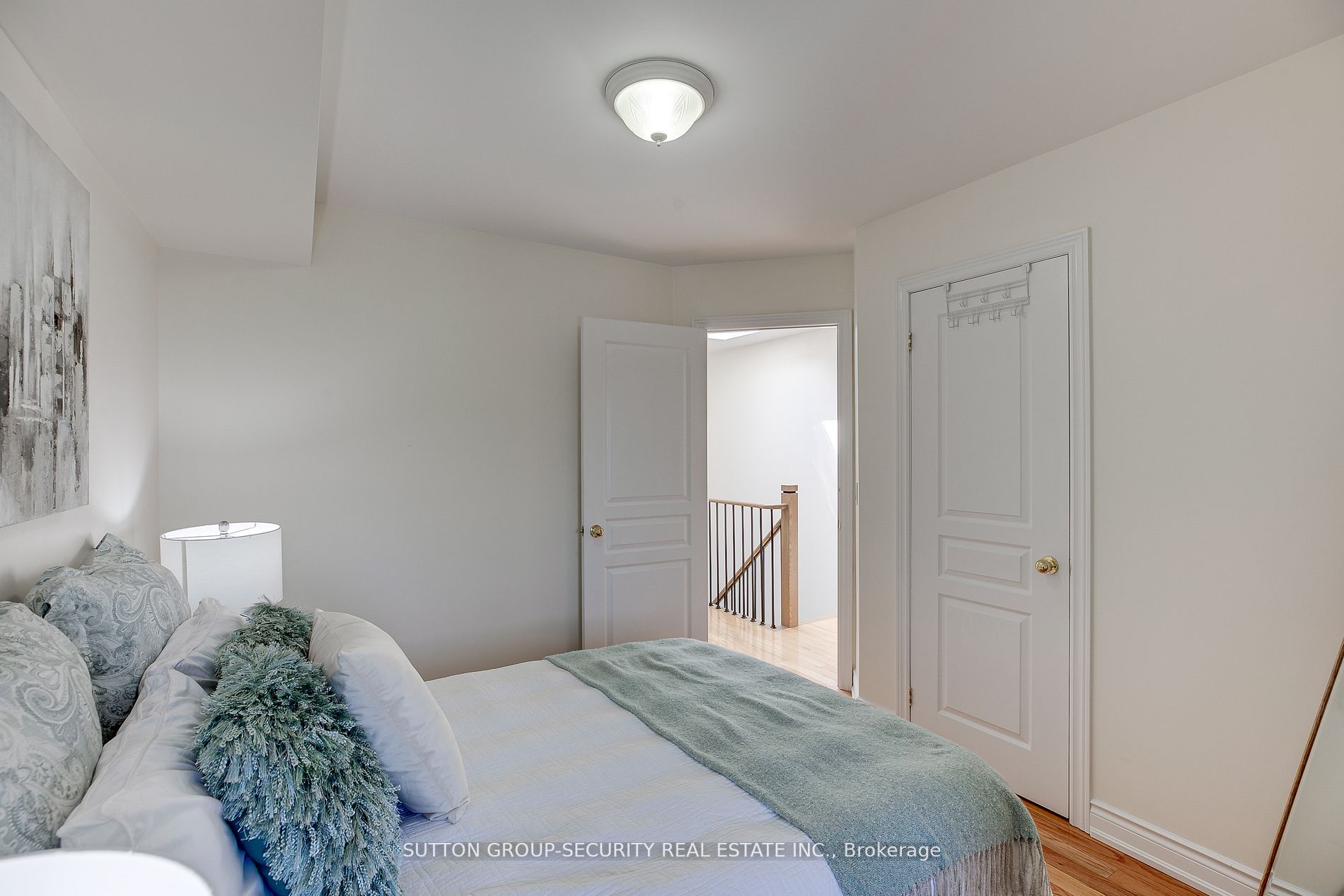 13 Bijou Walk