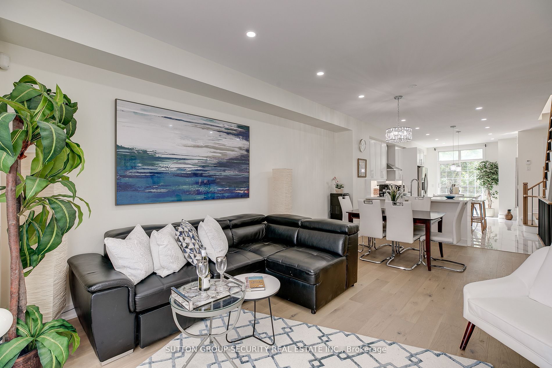 13 Bijou Walk