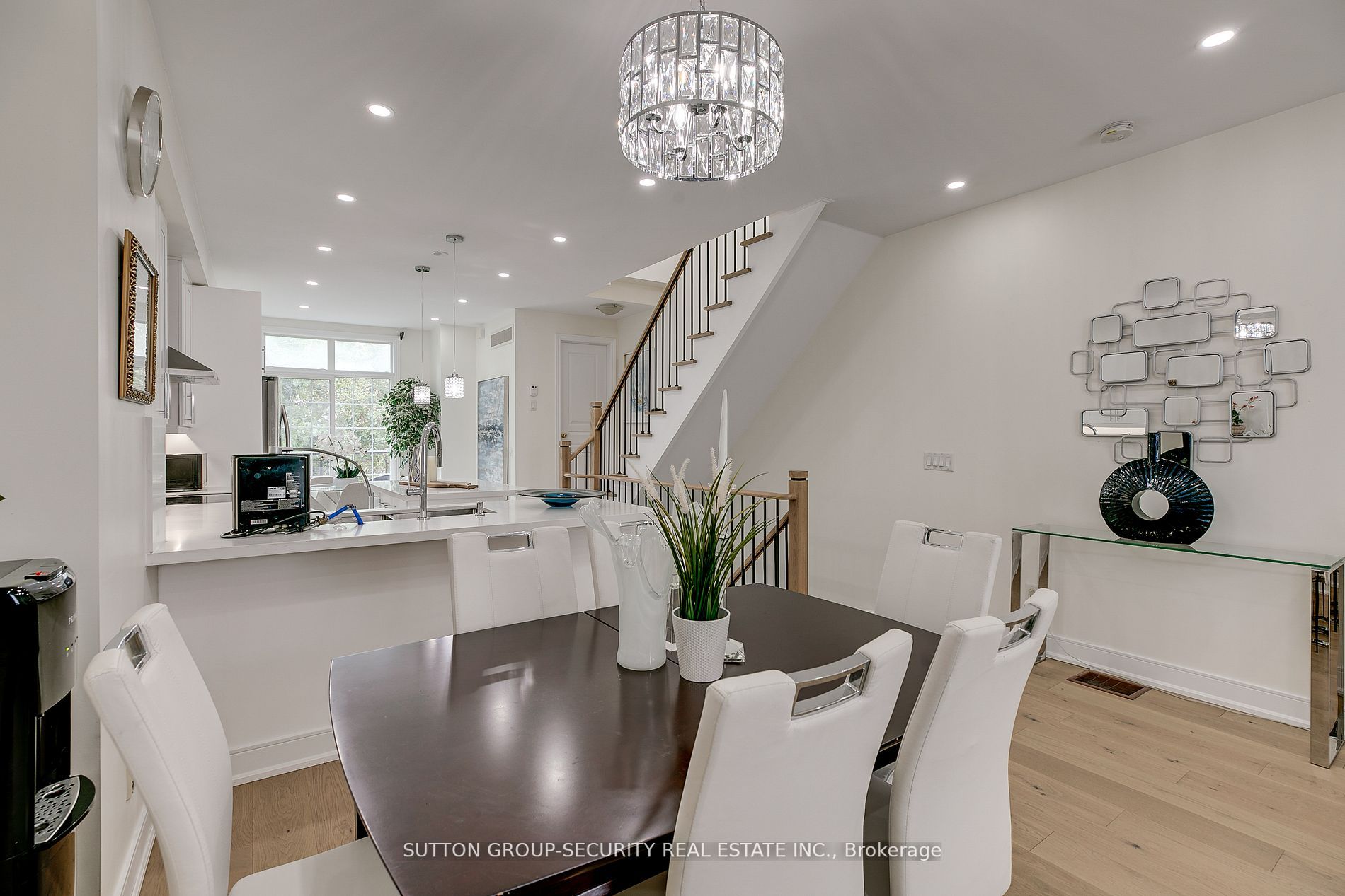 13 Bijou Walk