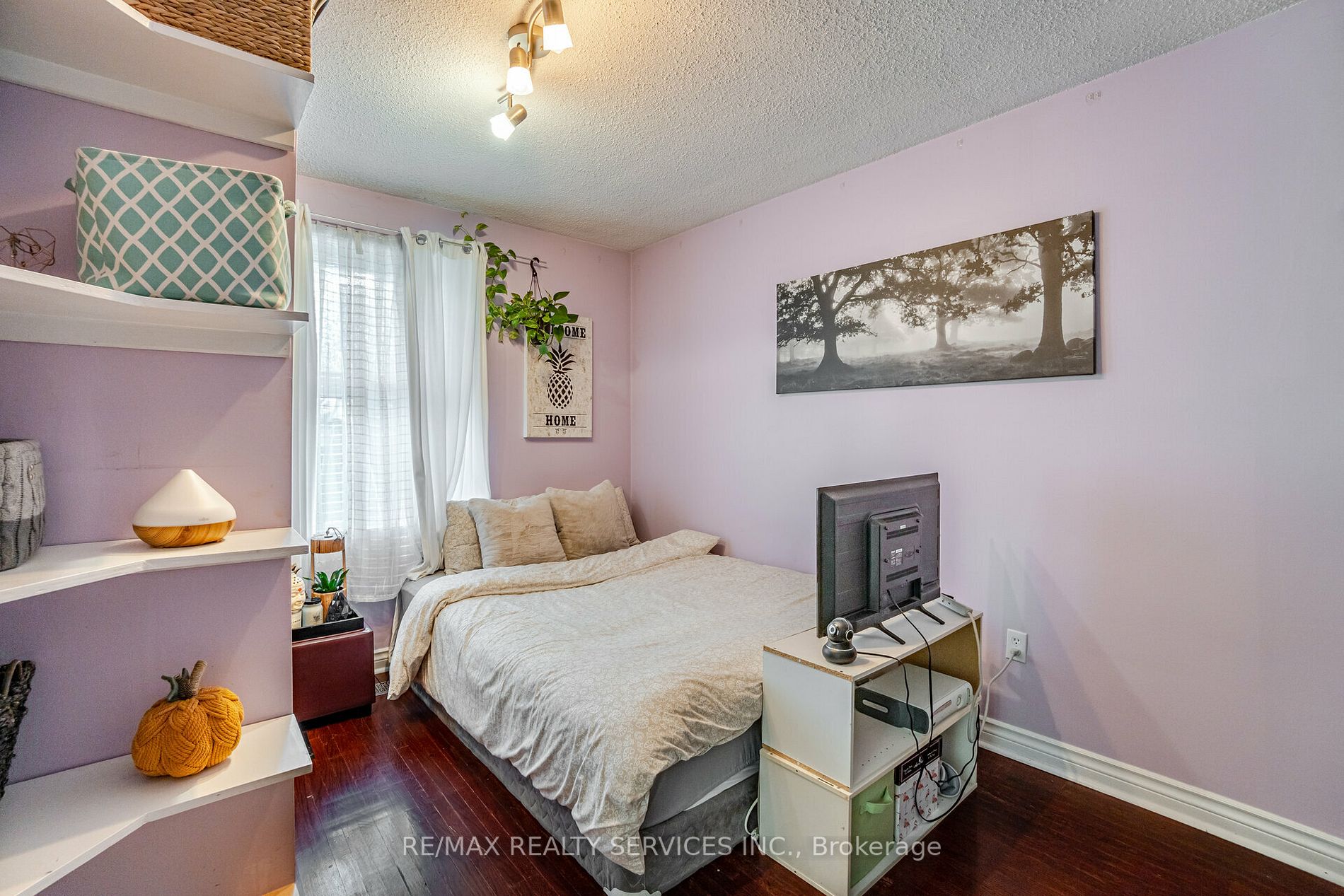 7 Bristol Avenue