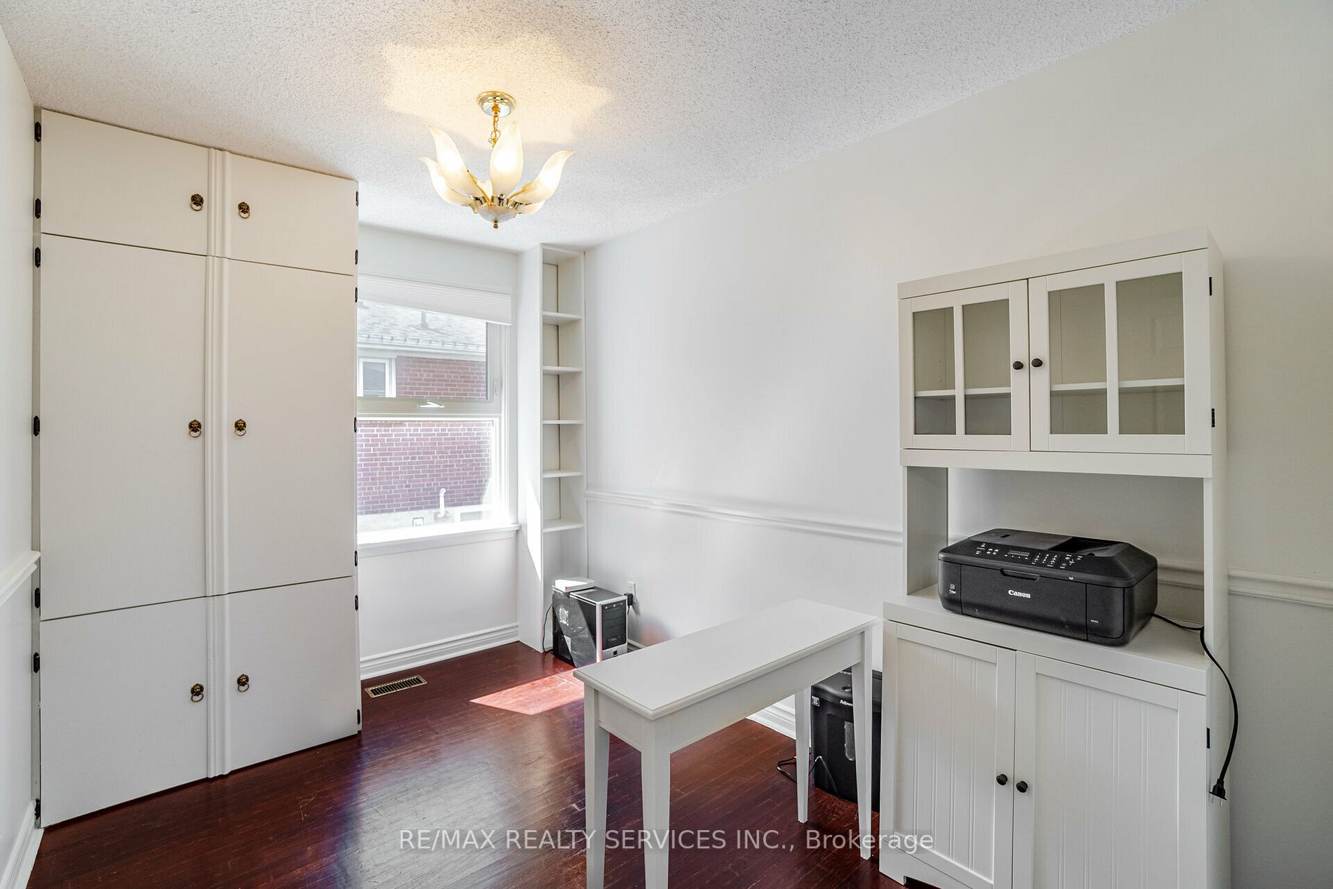 7 Bristol Avenue