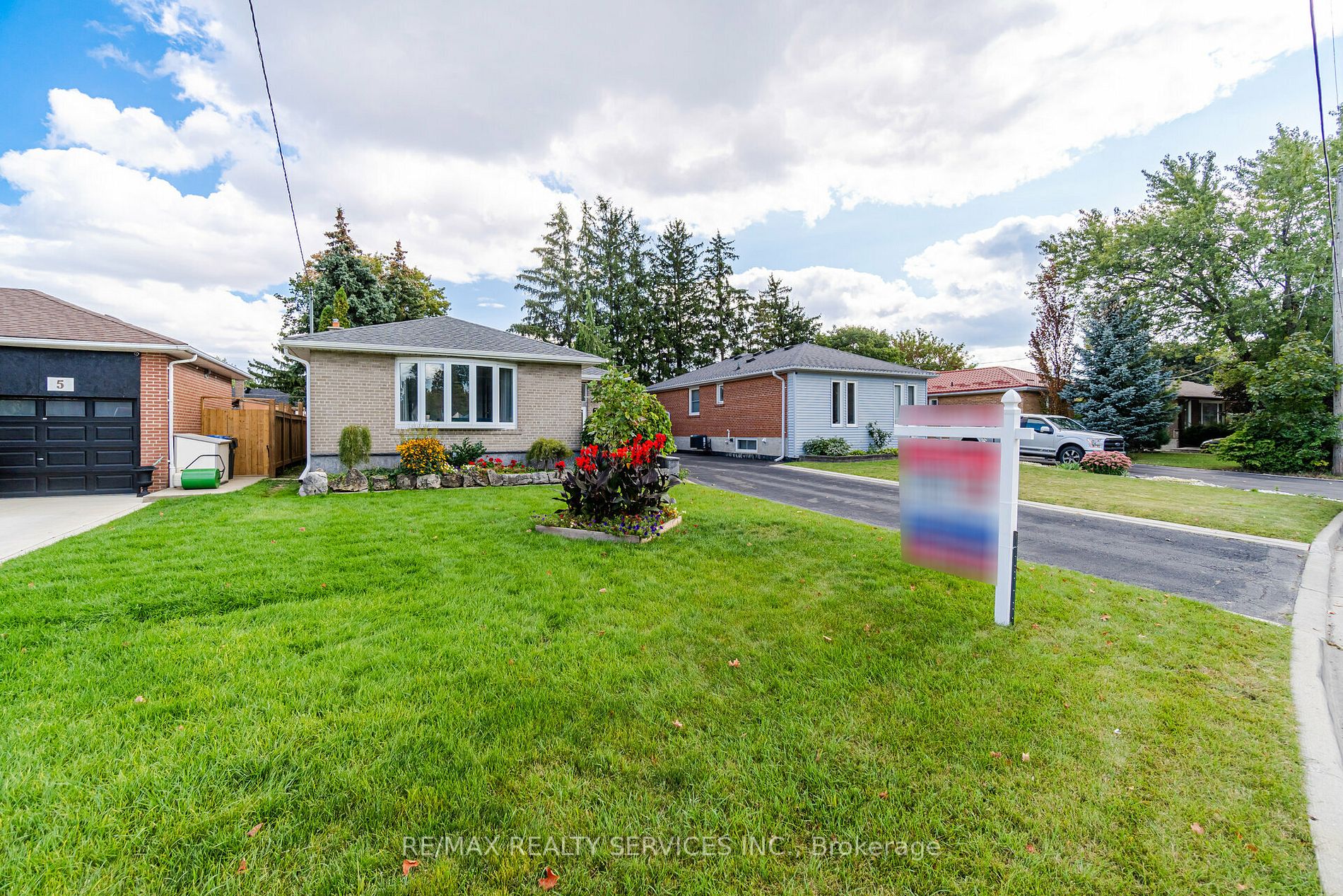 7 Bristol Avenue