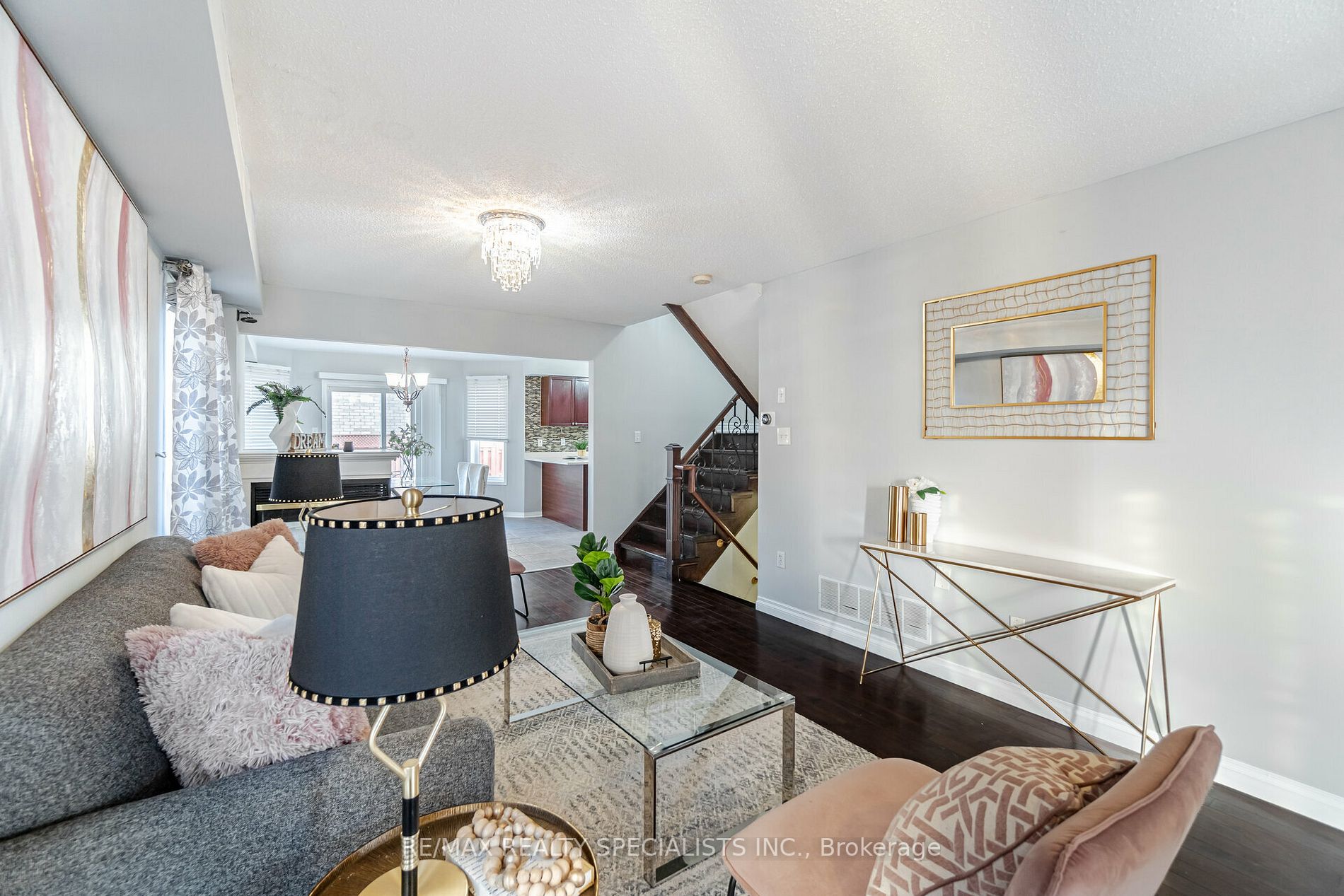 27 Oakmeadow Dr