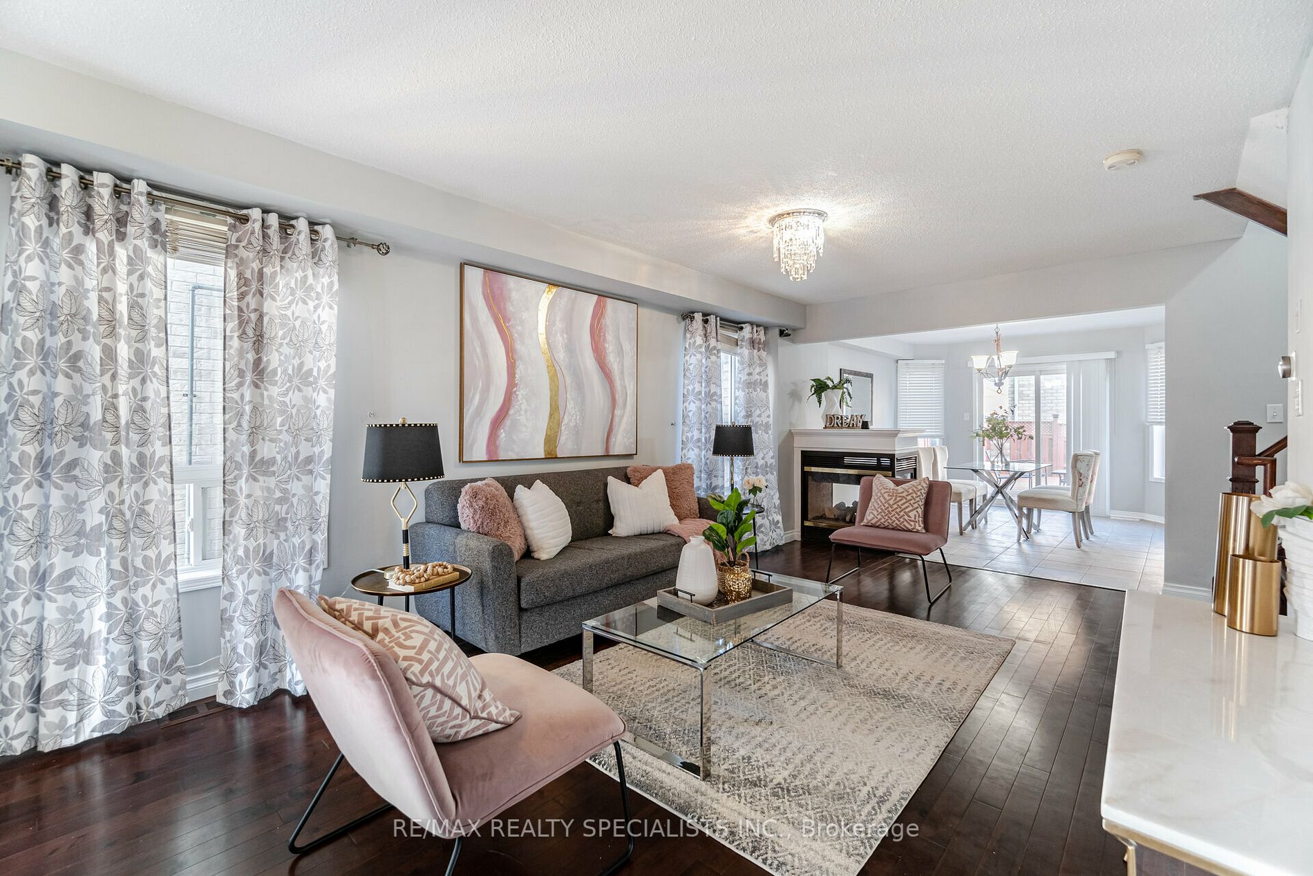 27 Oakmeadow Dr