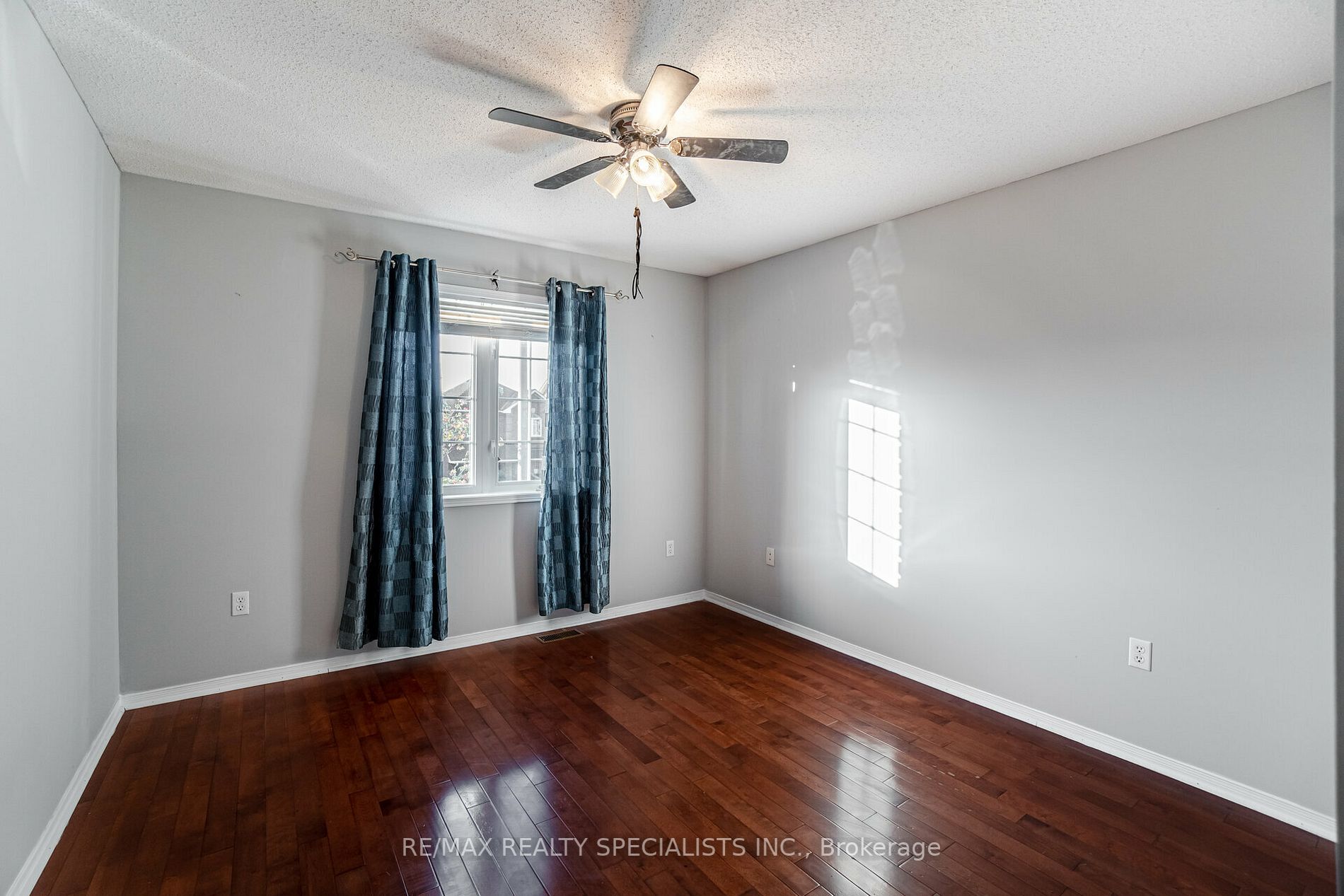 27 Oakmeadow Dr