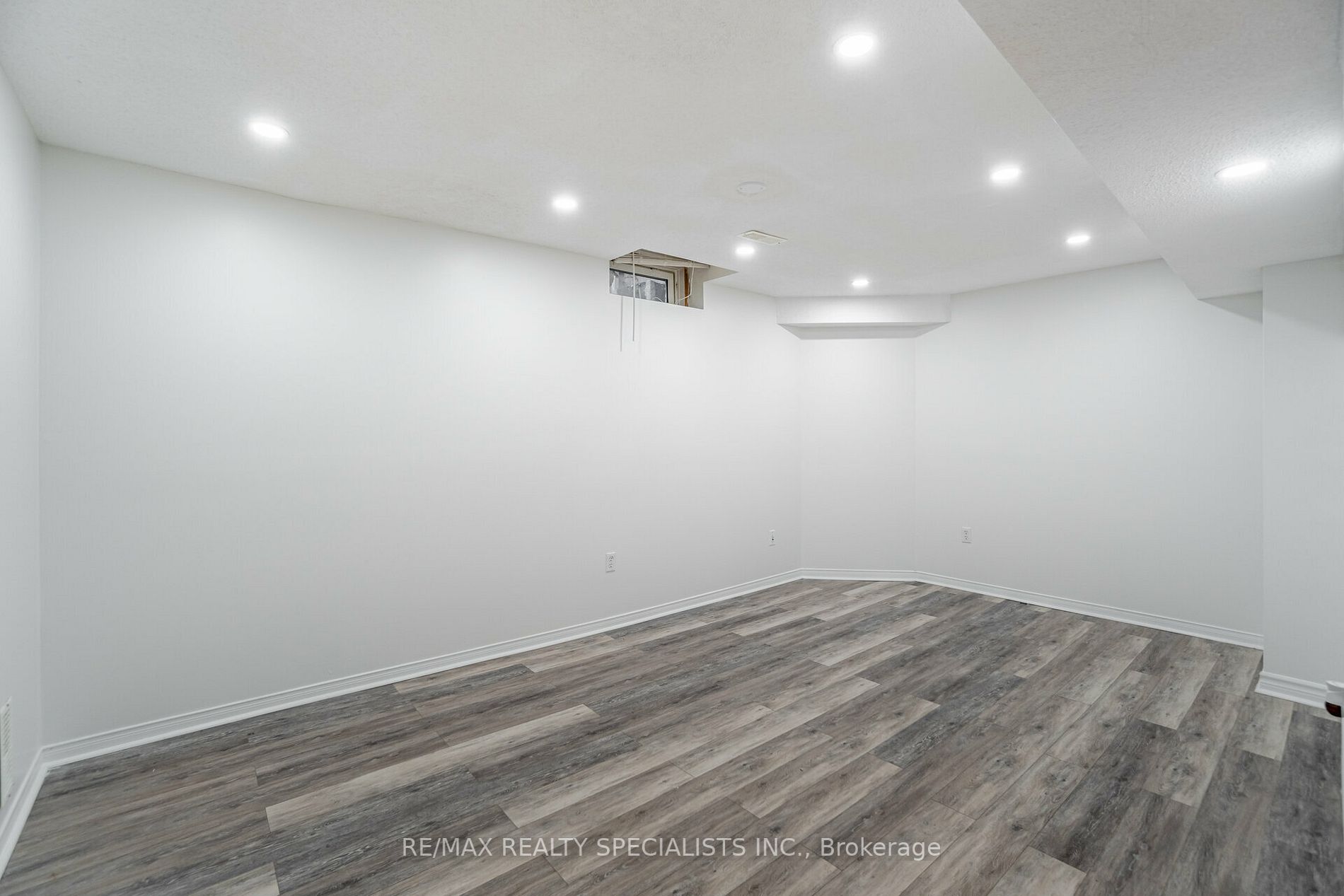 27 Oakmeadow Dr