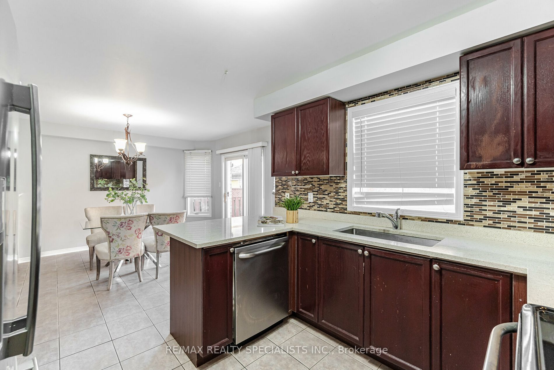 27 Oakmeadow Dr