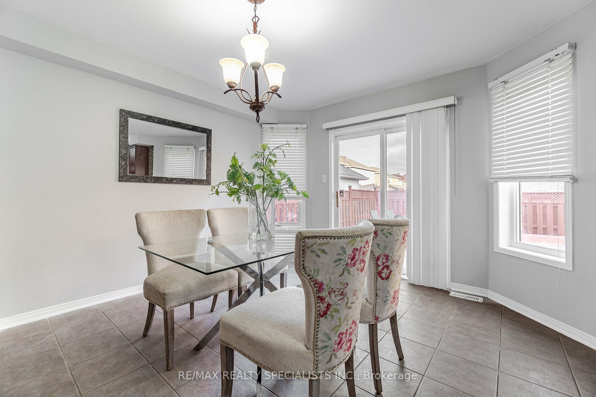 27 Oakmeadow Dr