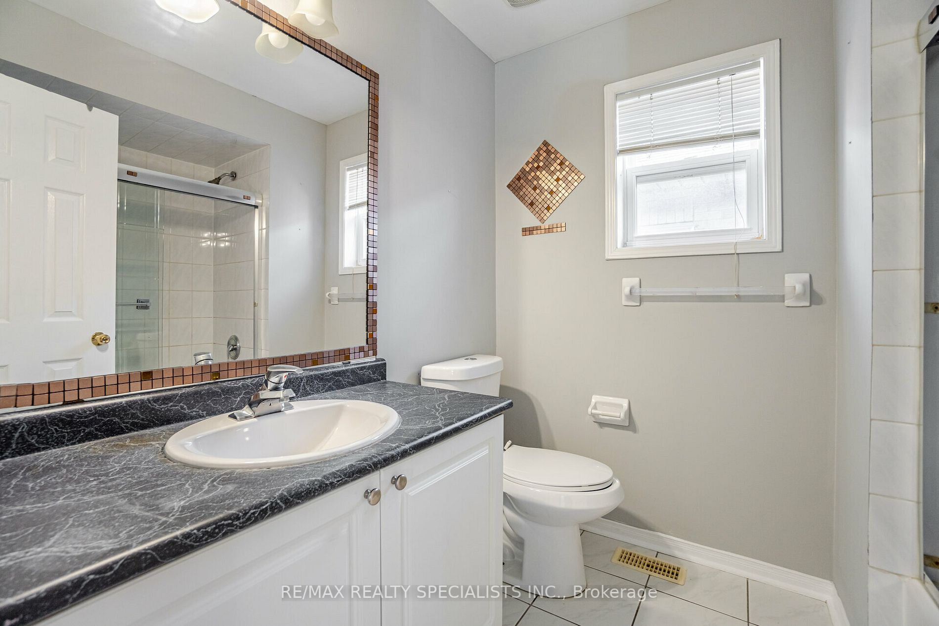 27 Oakmeadow Dr