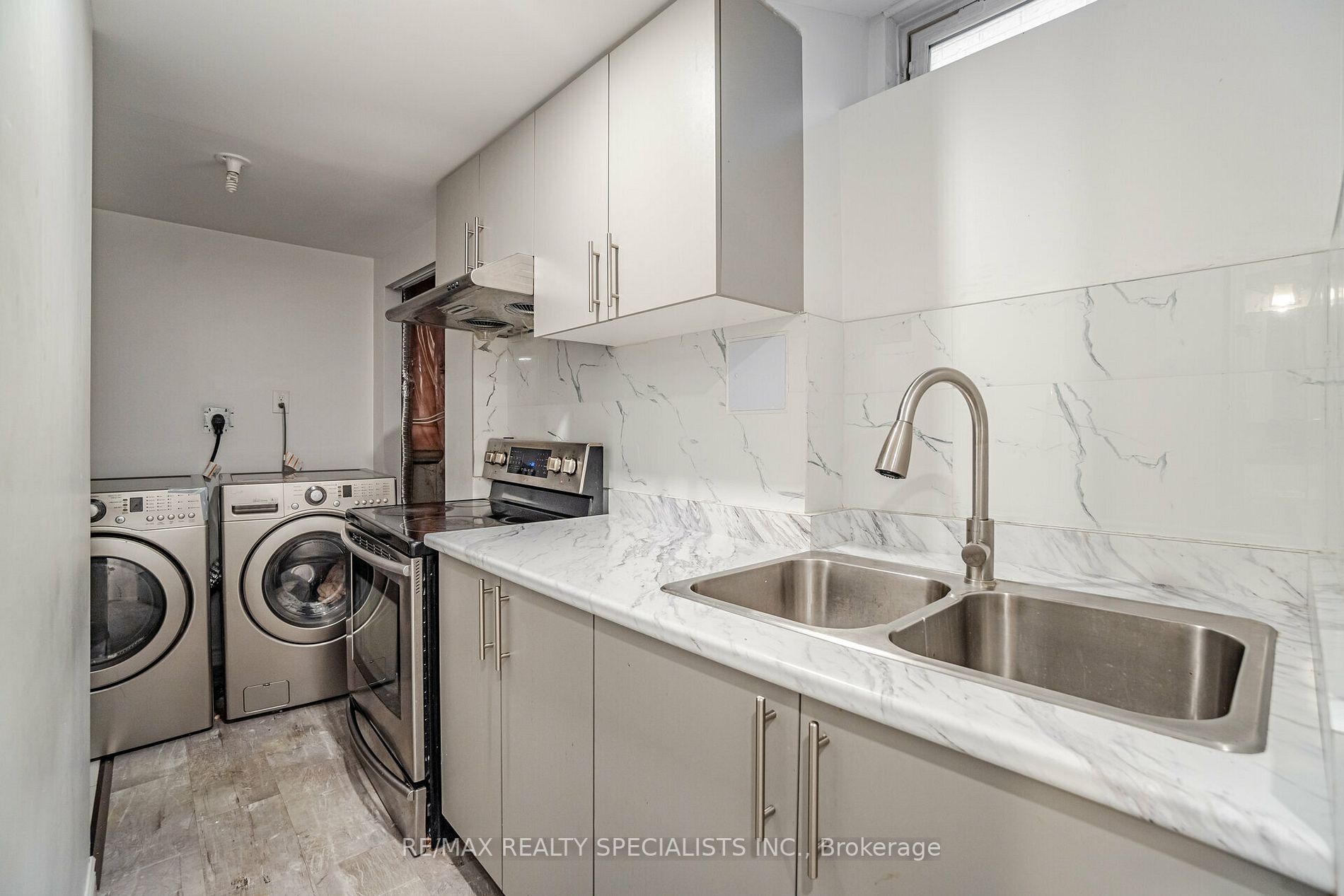 27 Oakmeadow Dr