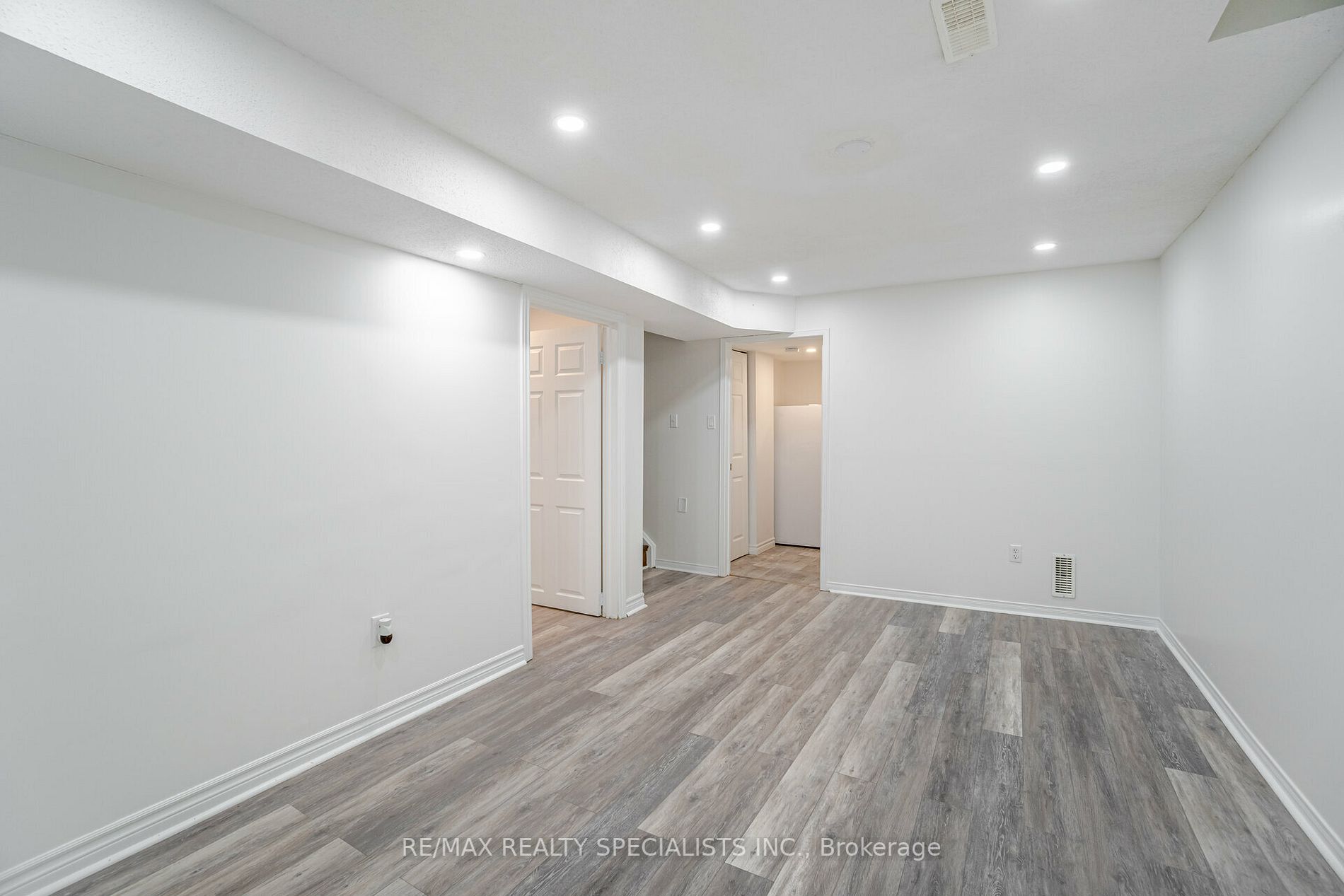 27 Oakmeadow Dr