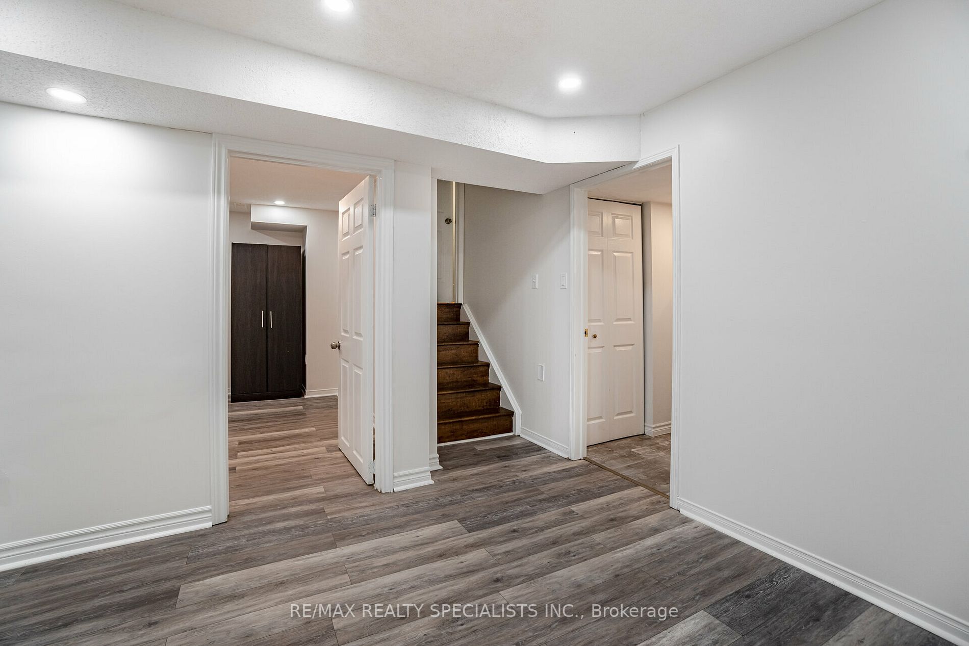 27 Oakmeadow Dr