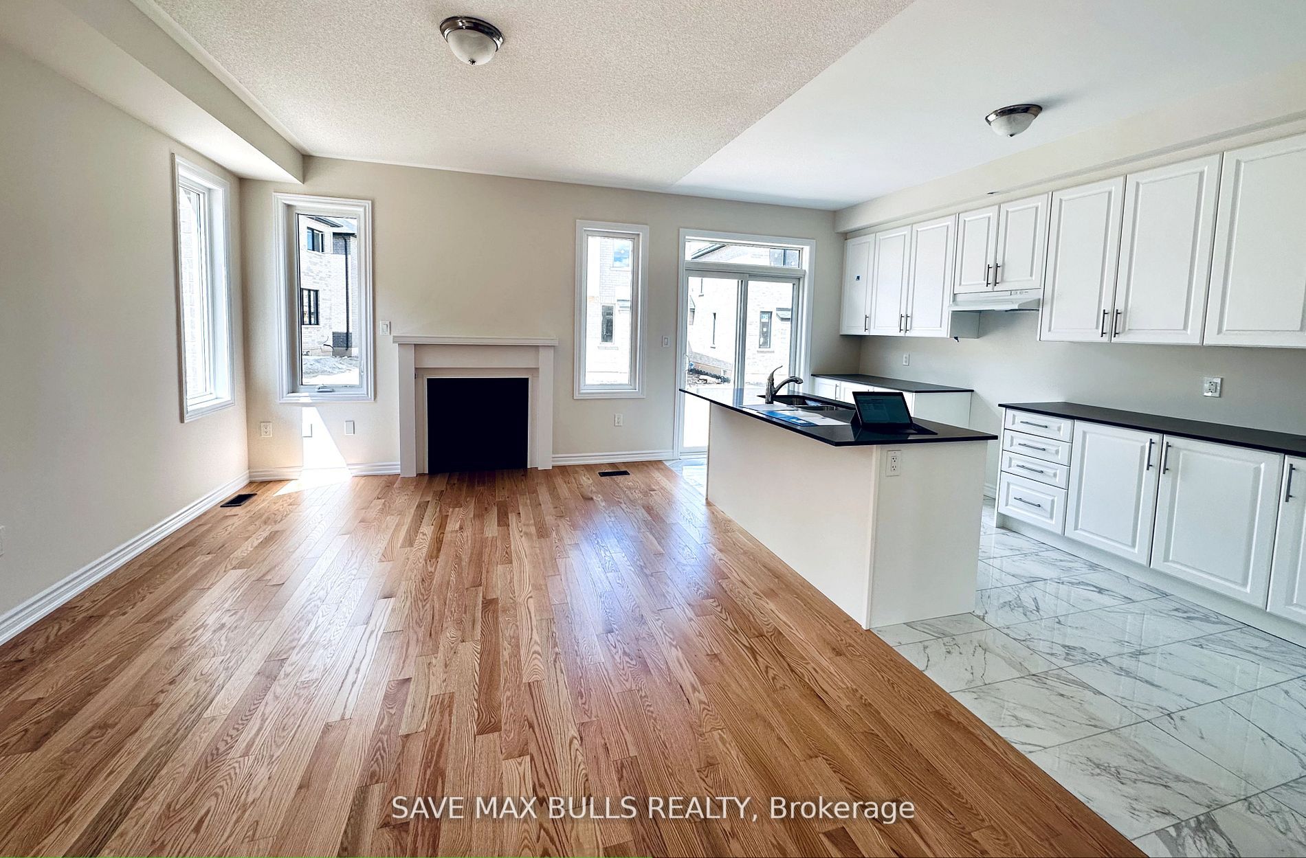 605 Leatherleaf Landing