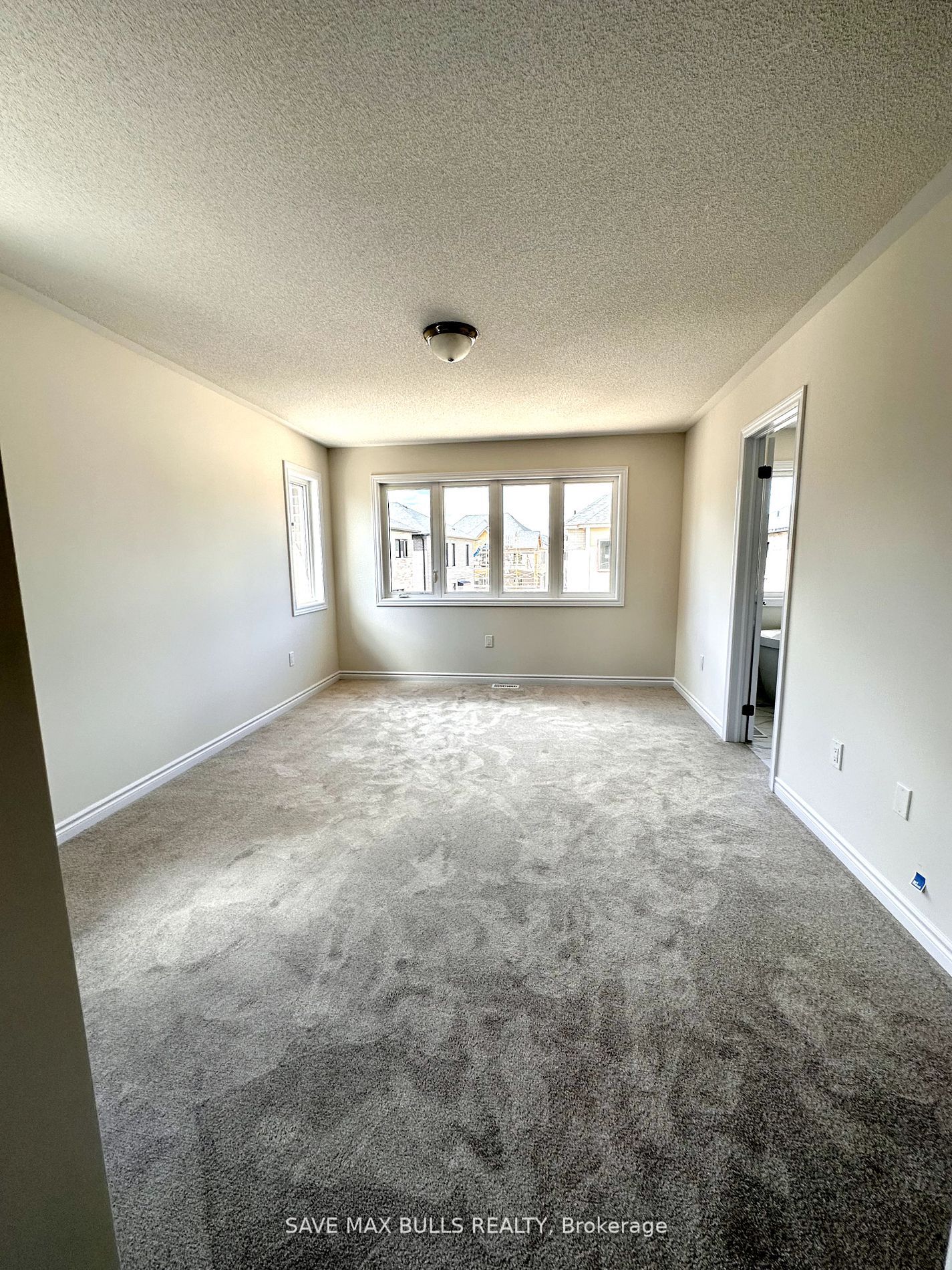605 Leatherleaf Landing