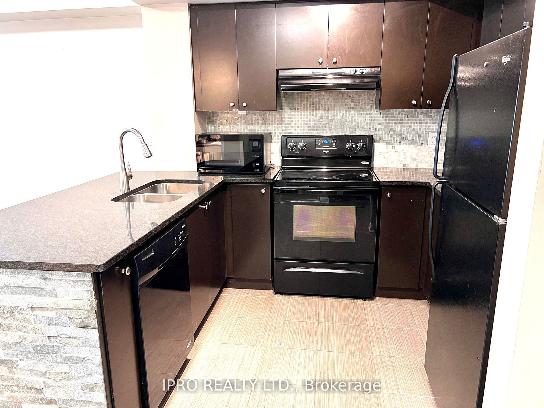 60 Baycliffe Cres, #101