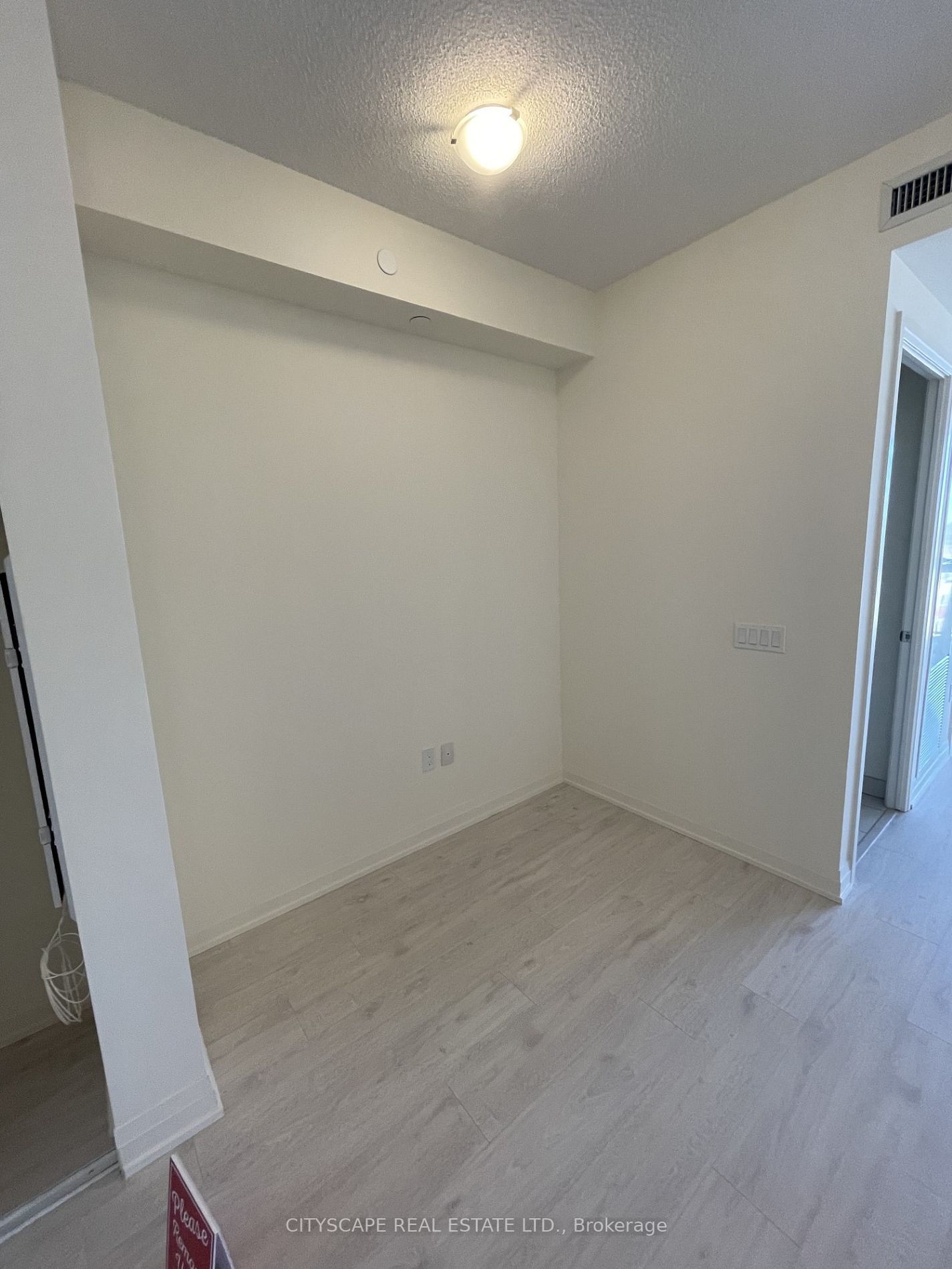 509 Dundas St W, #615