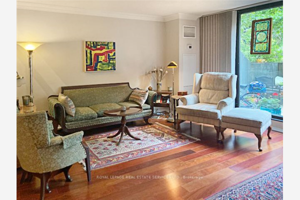 100 Quebec Ave, Toronto