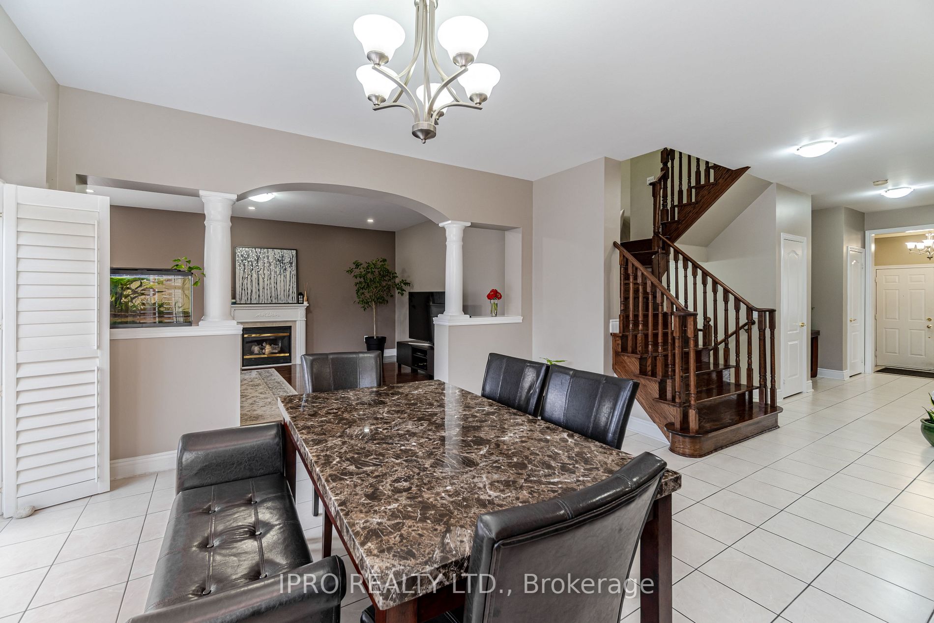 17 Eiffel Boulevard