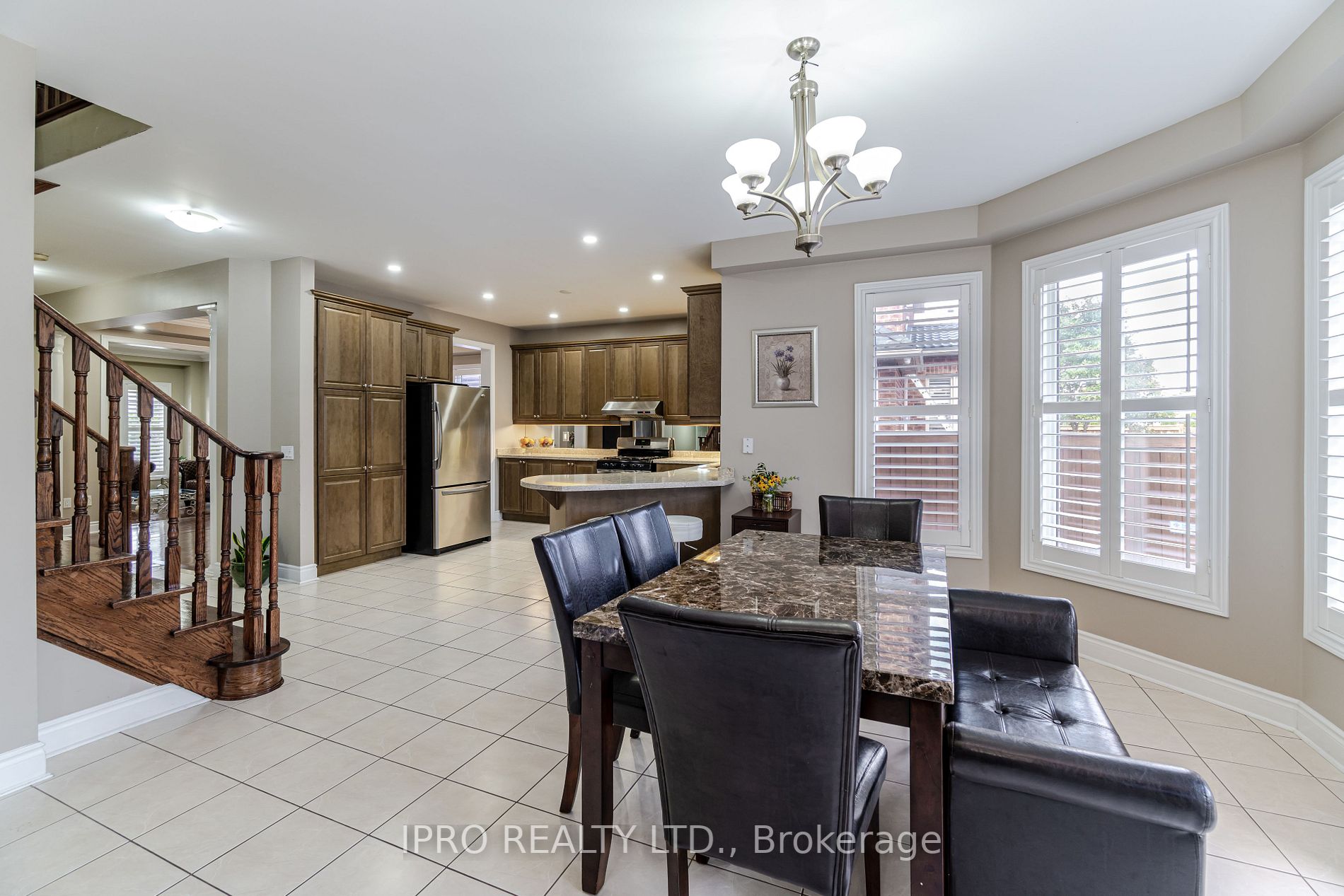 17 Eiffel Boulevard