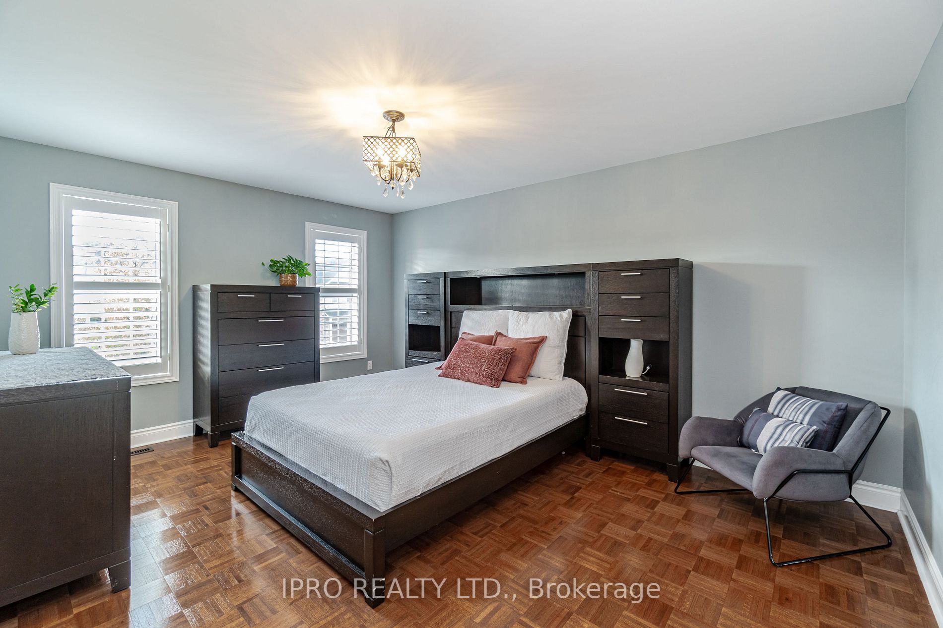 17 Eiffel Boulevard