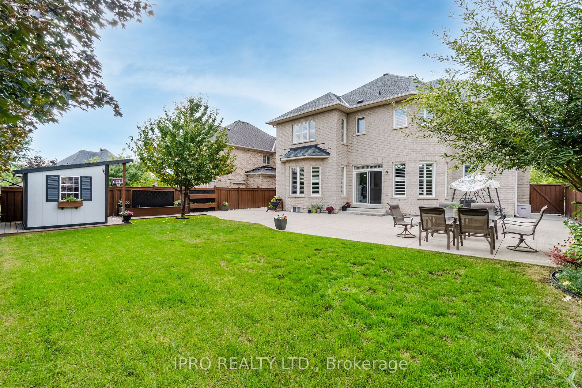 17 Eiffel Boulevard