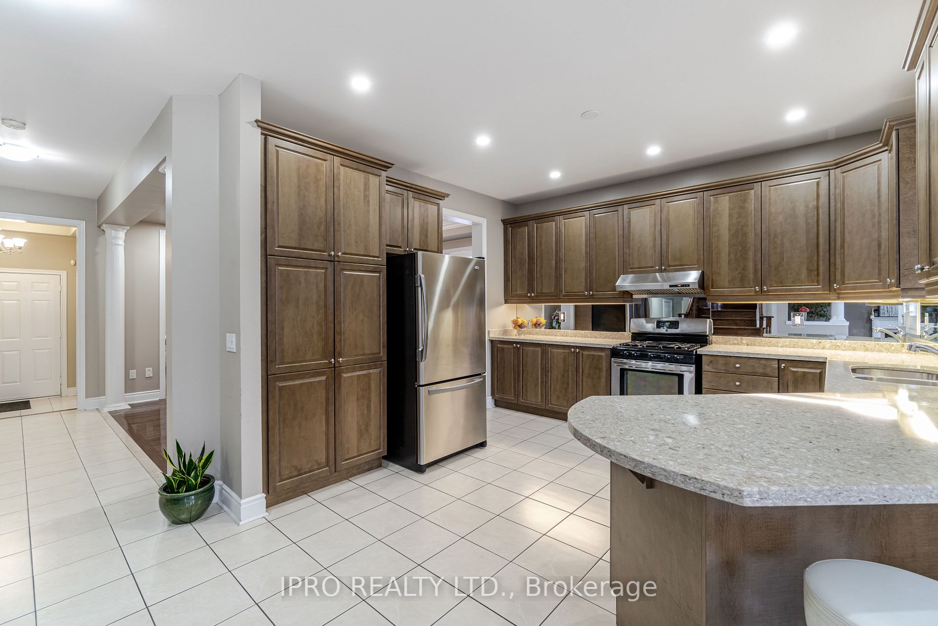 17 Eiffel Boulevard