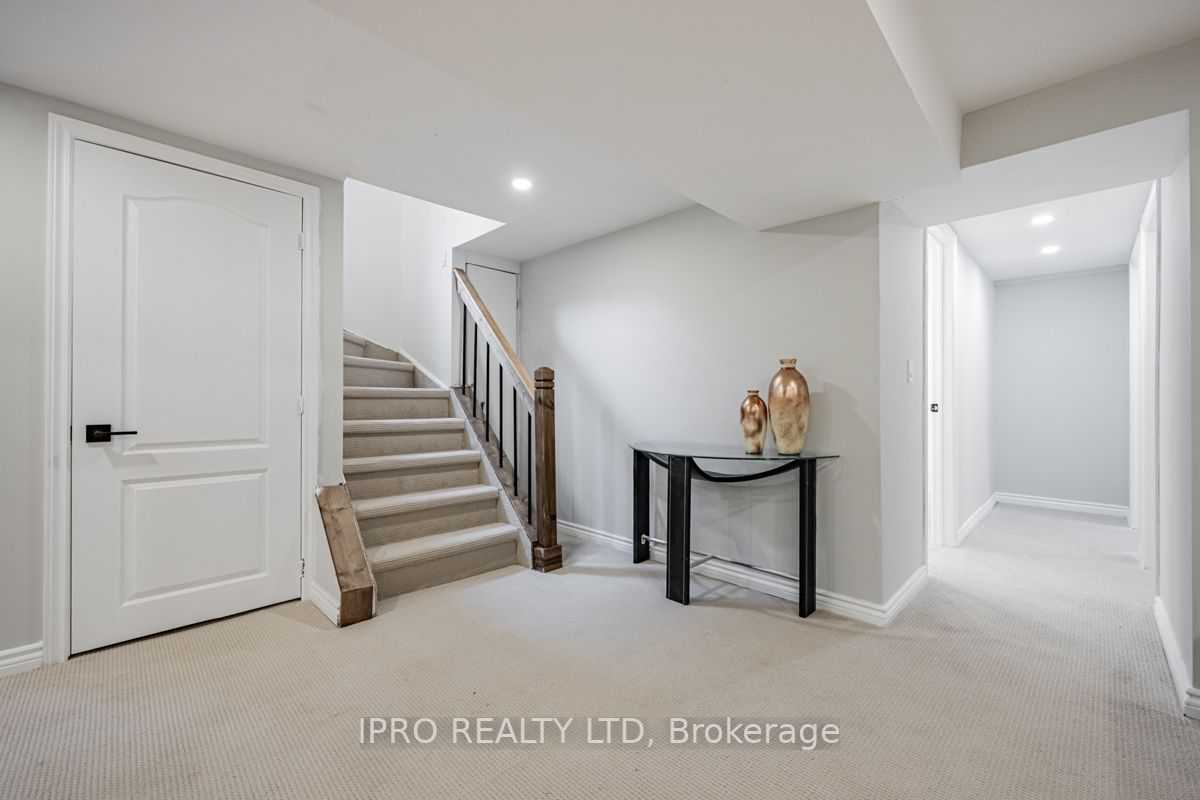 208 Glen Oak Dr