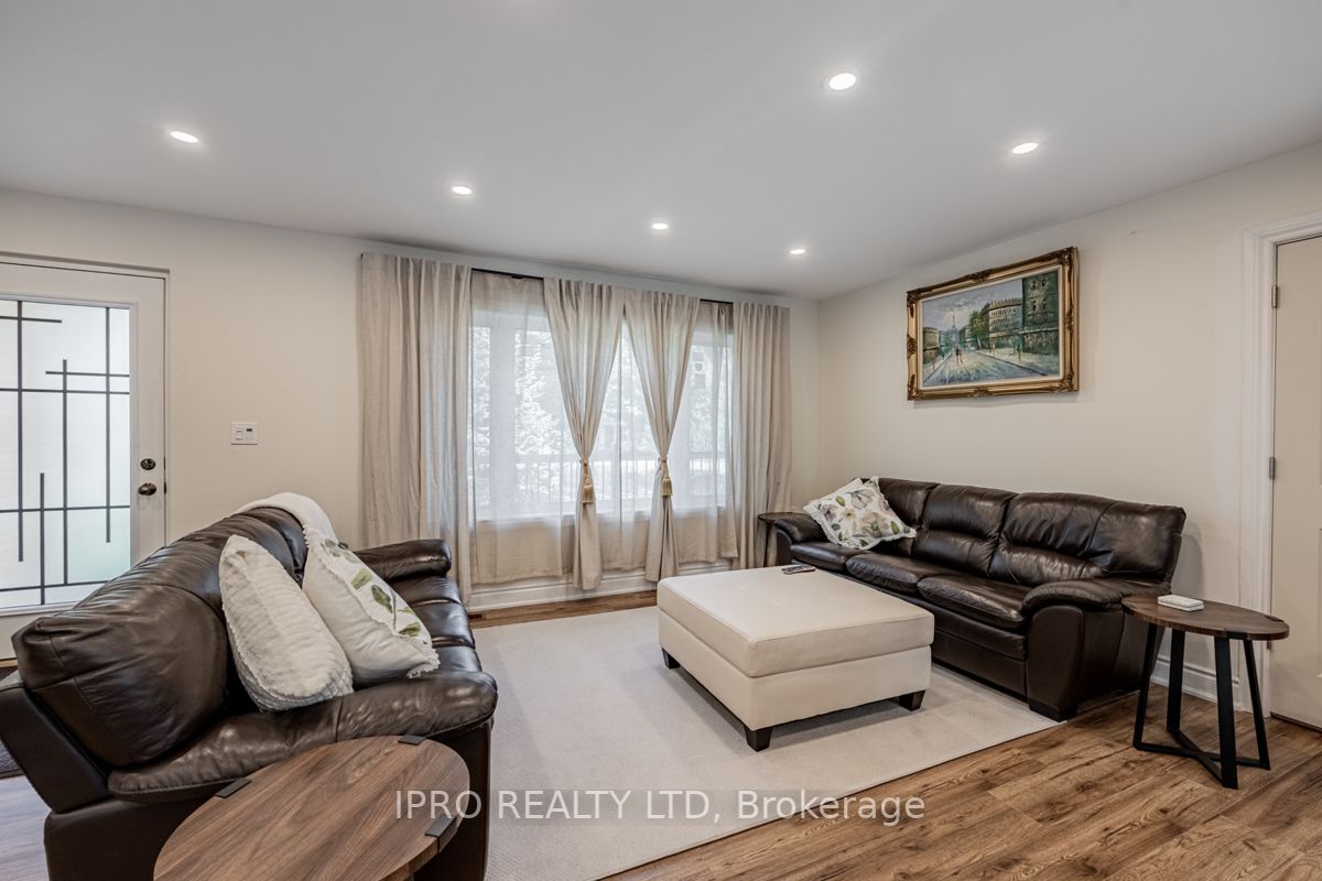 208 Glen Oak Dr