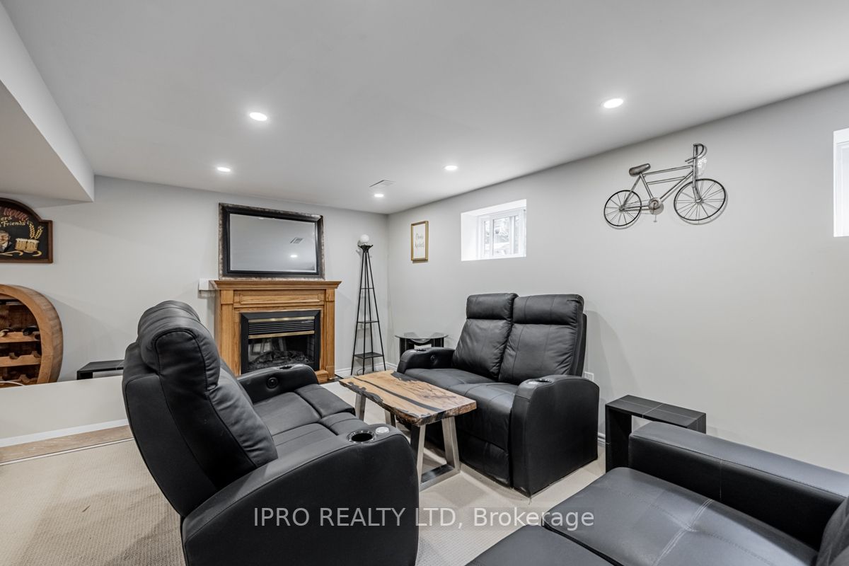 208 Glen Oak Dr