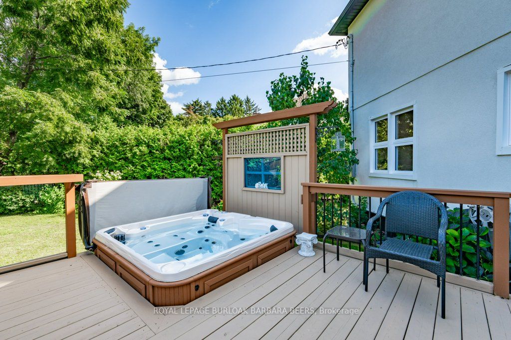 891 Kingsway Drive