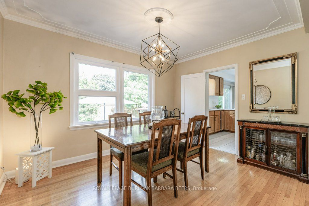 891 Kingsway Drive