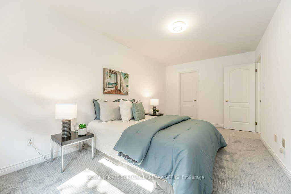 891 Kingsway Drive
