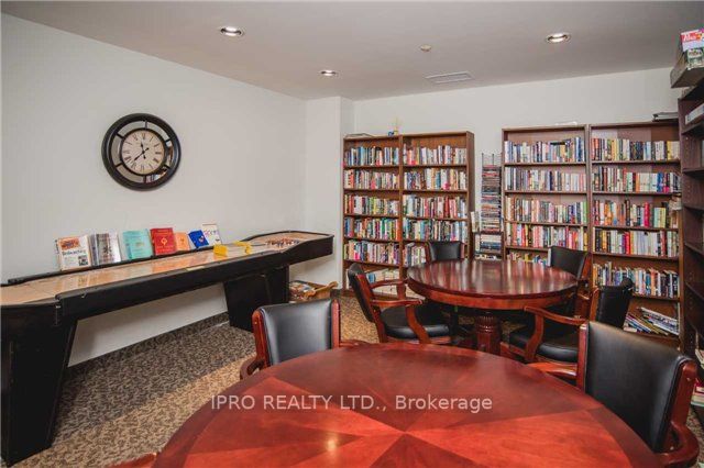 383 Main St E, #325