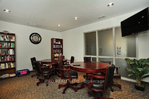 383 Main St E, #325